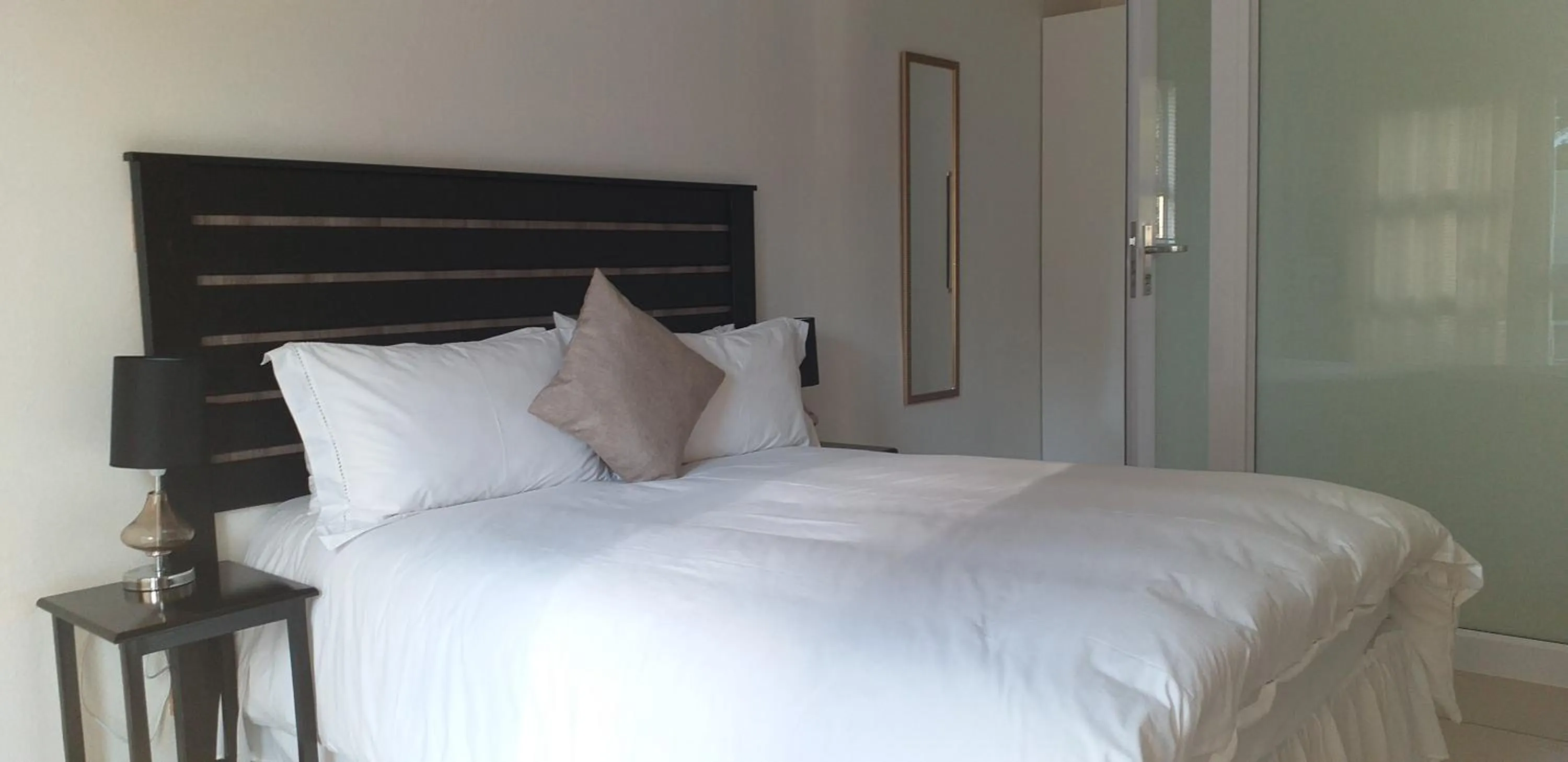 Bed in Kwa-Dlamathe Guesthouse