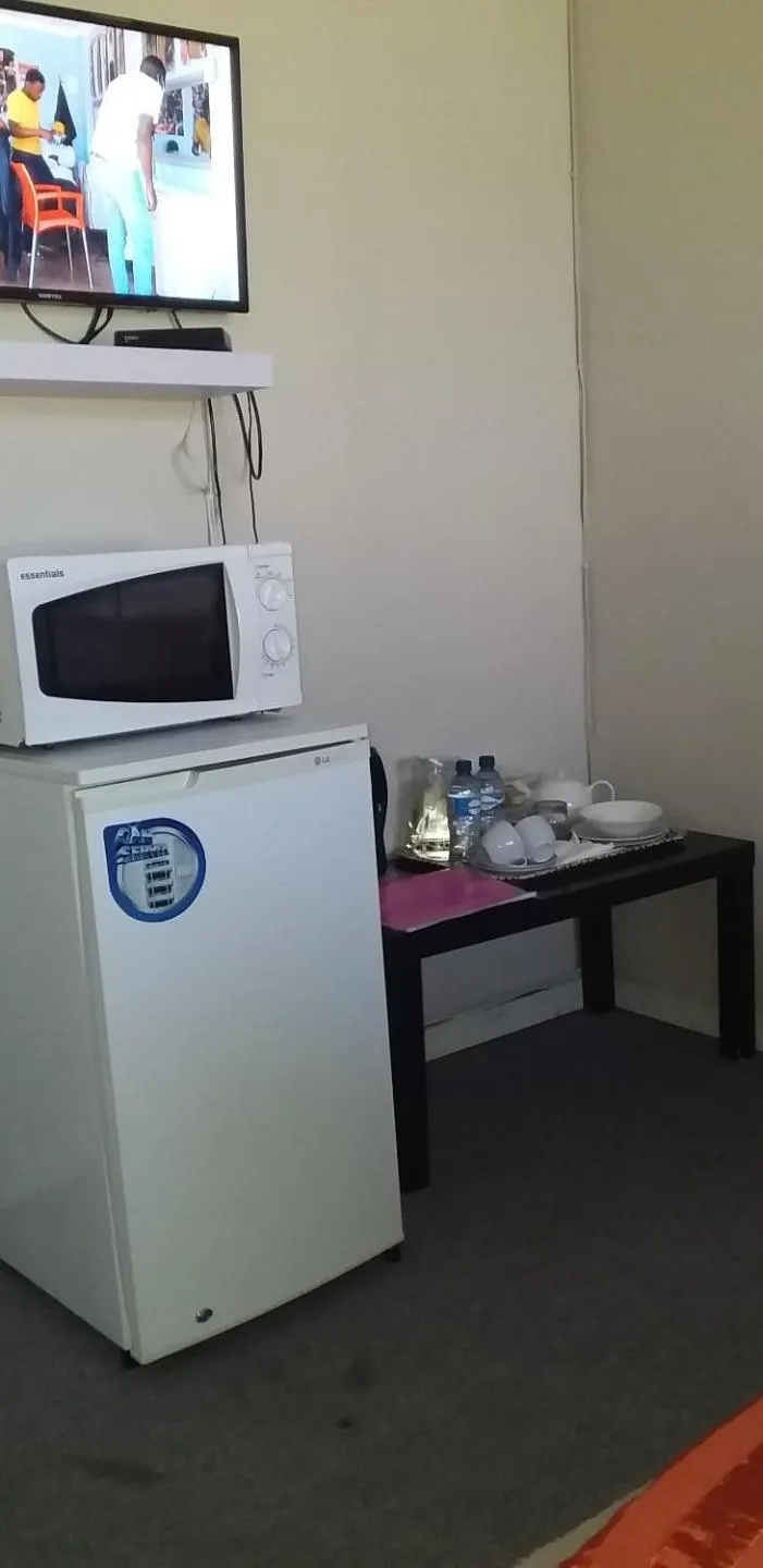 TV and multimedia in Kwa-Dlamathe Guesthouse