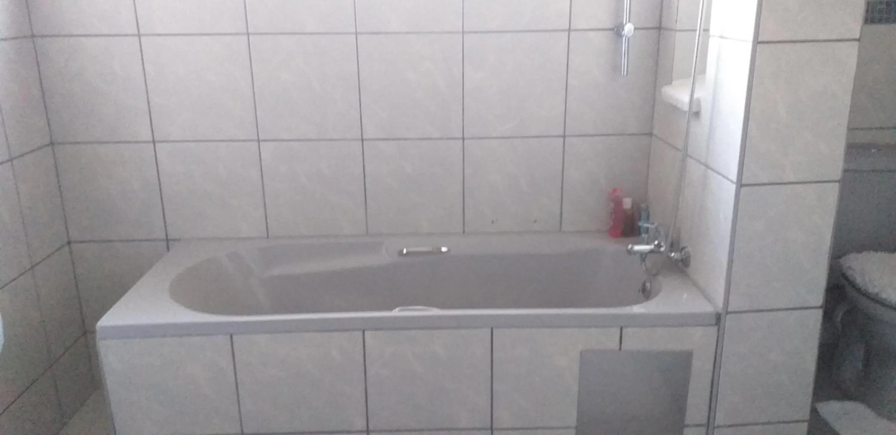 Bath in Kwa-Dlamathe Guesthouse