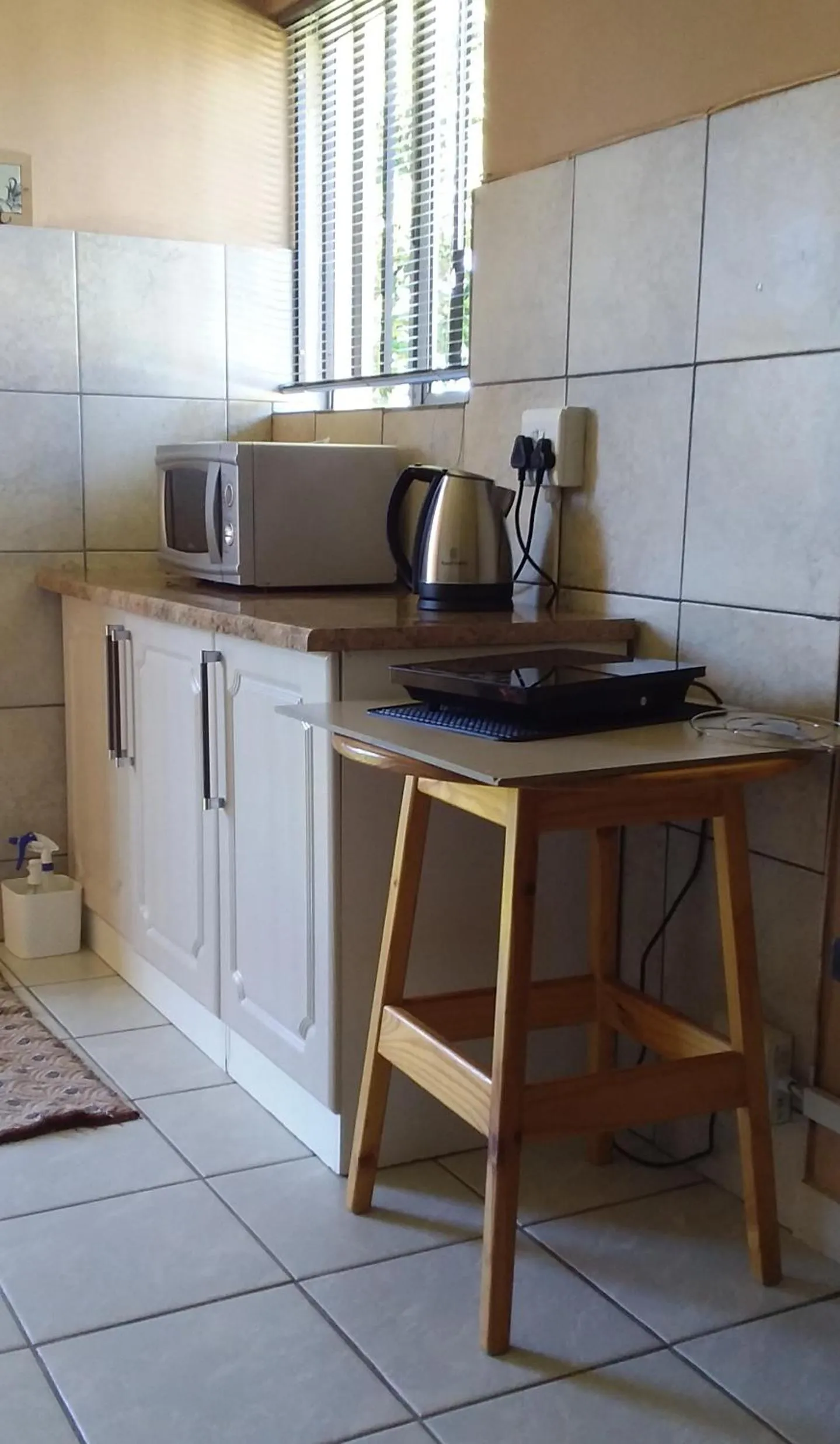 Kitchen or kitchenette in Kwa-Dlamathe Guesthouse