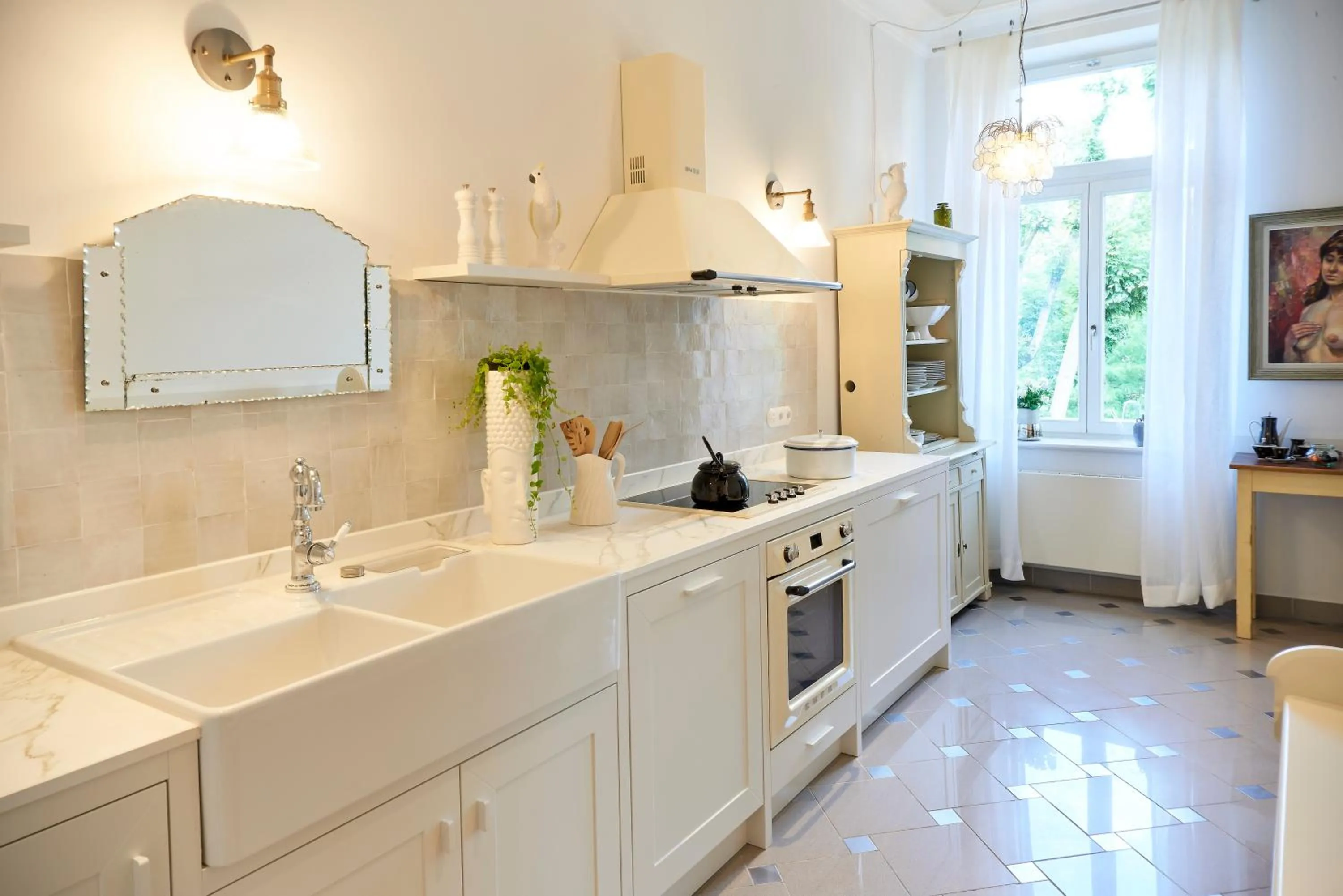 Kitchen or kitchenette in Cora Apartments