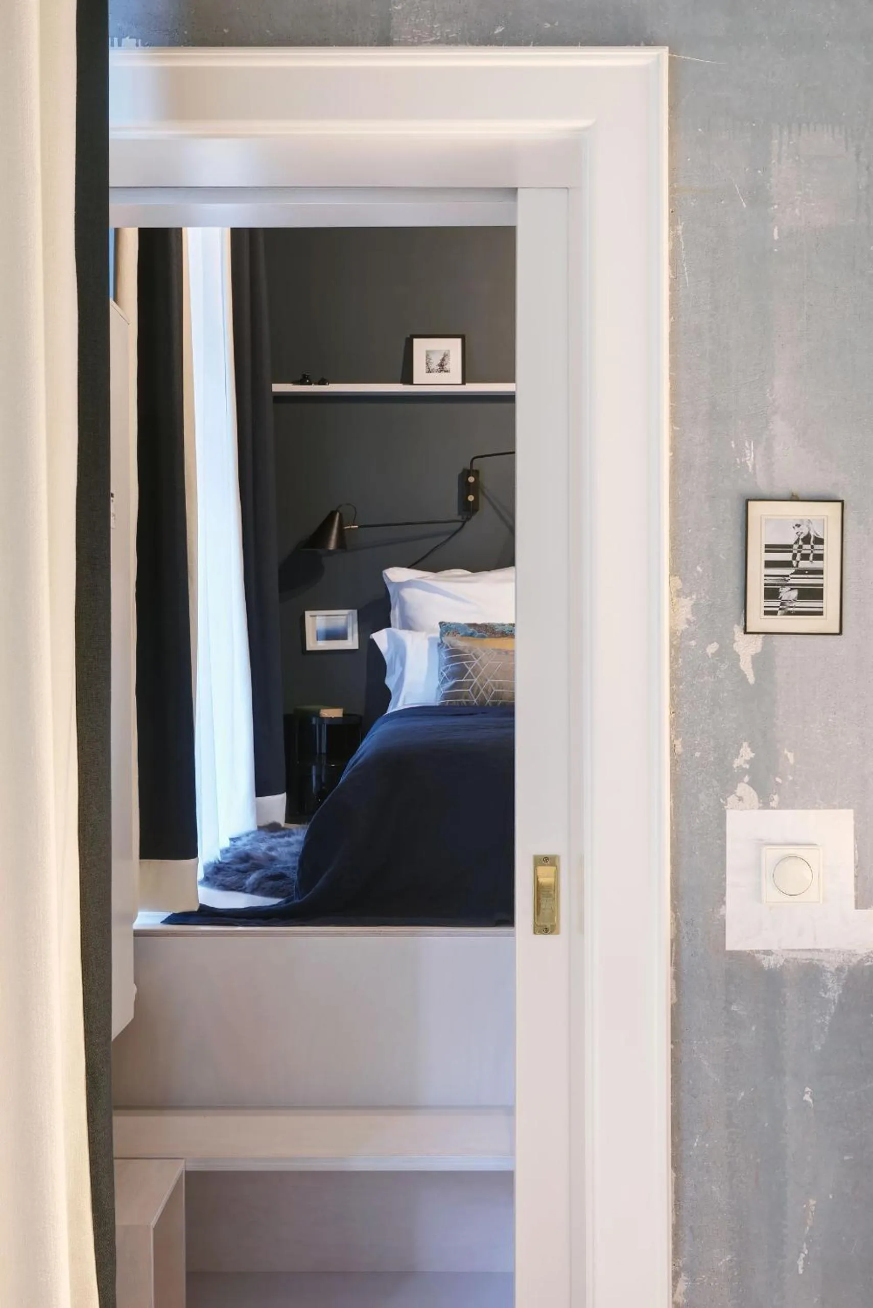 Bedroom, Bed in Cora Apartments