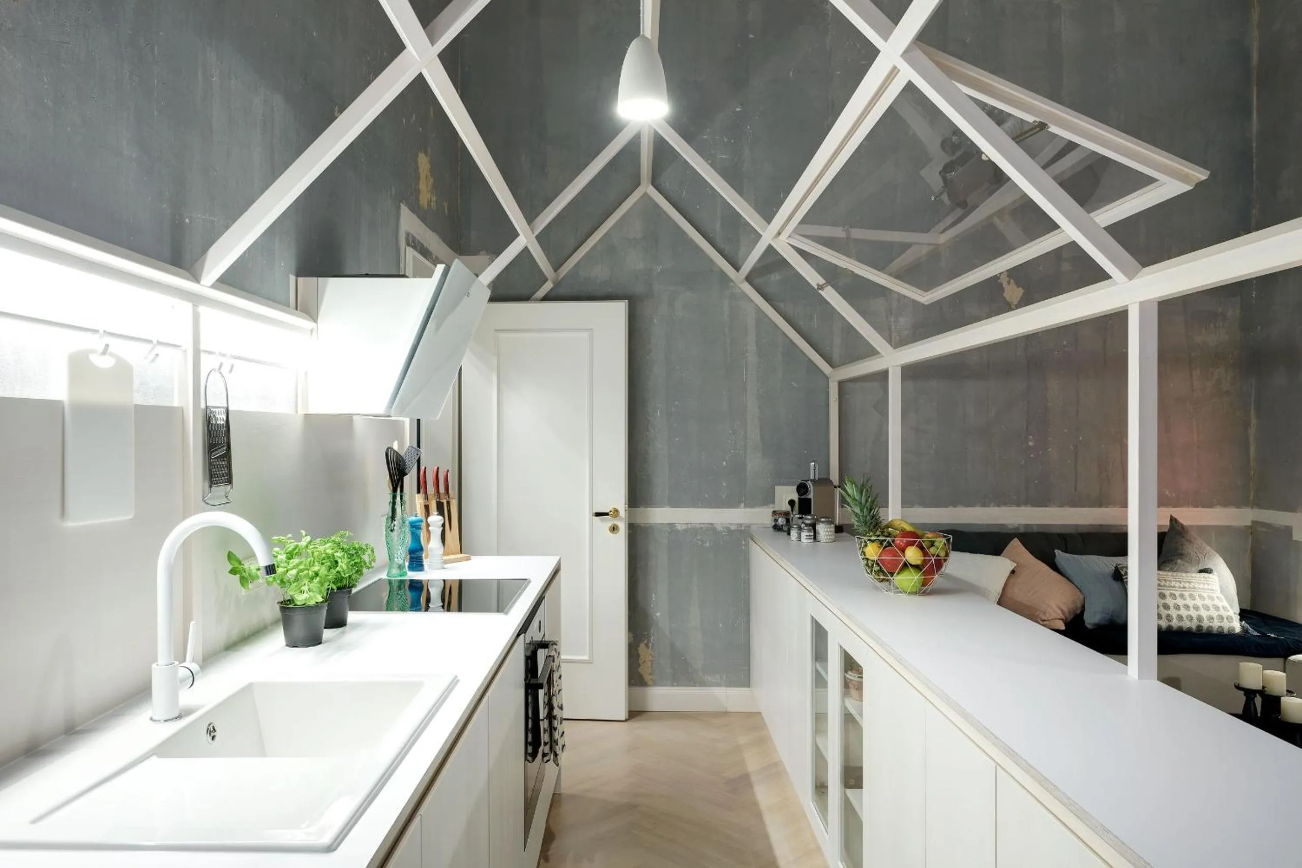 Kitchen or kitchenette in Cora Apartments