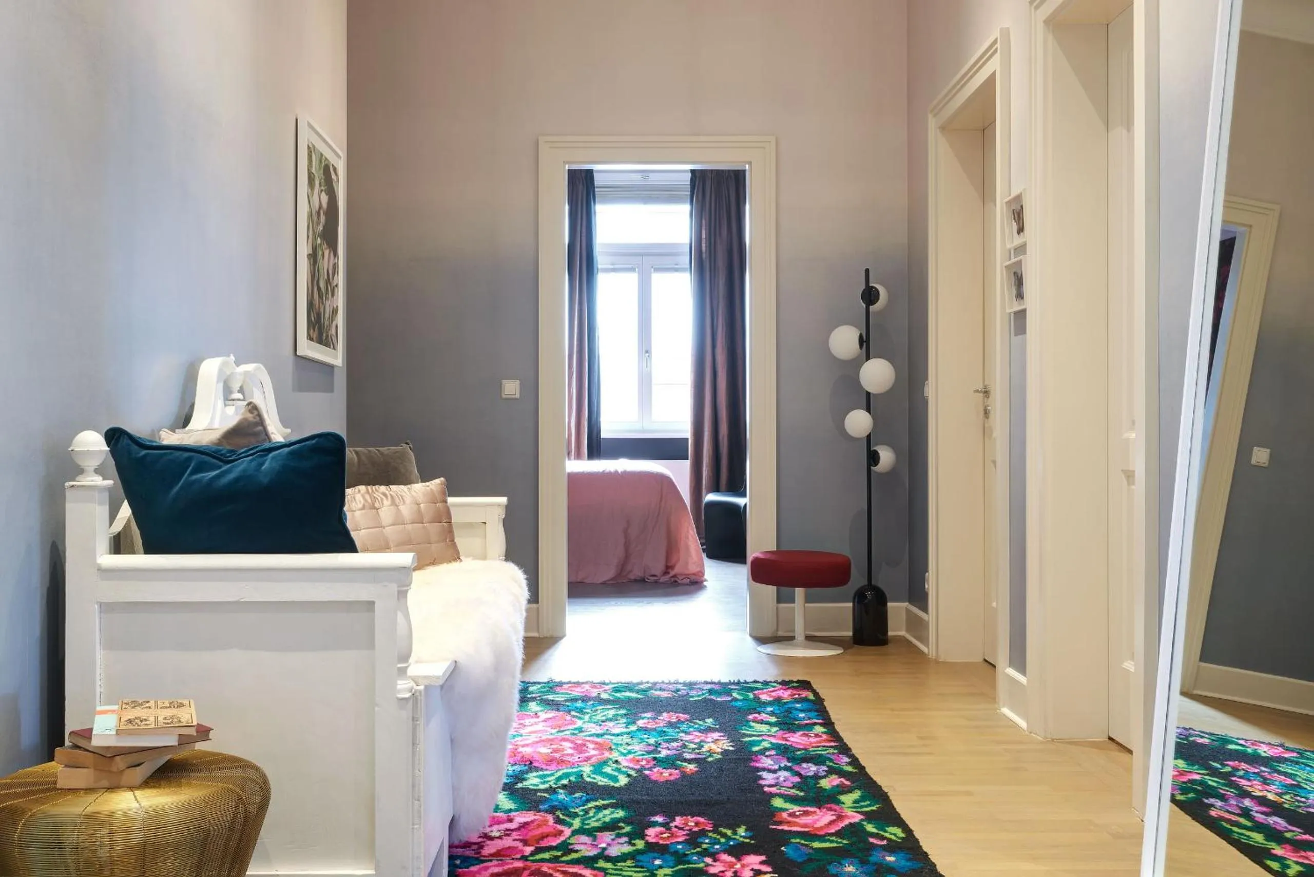 Seating area, Bed in Cora Apartments