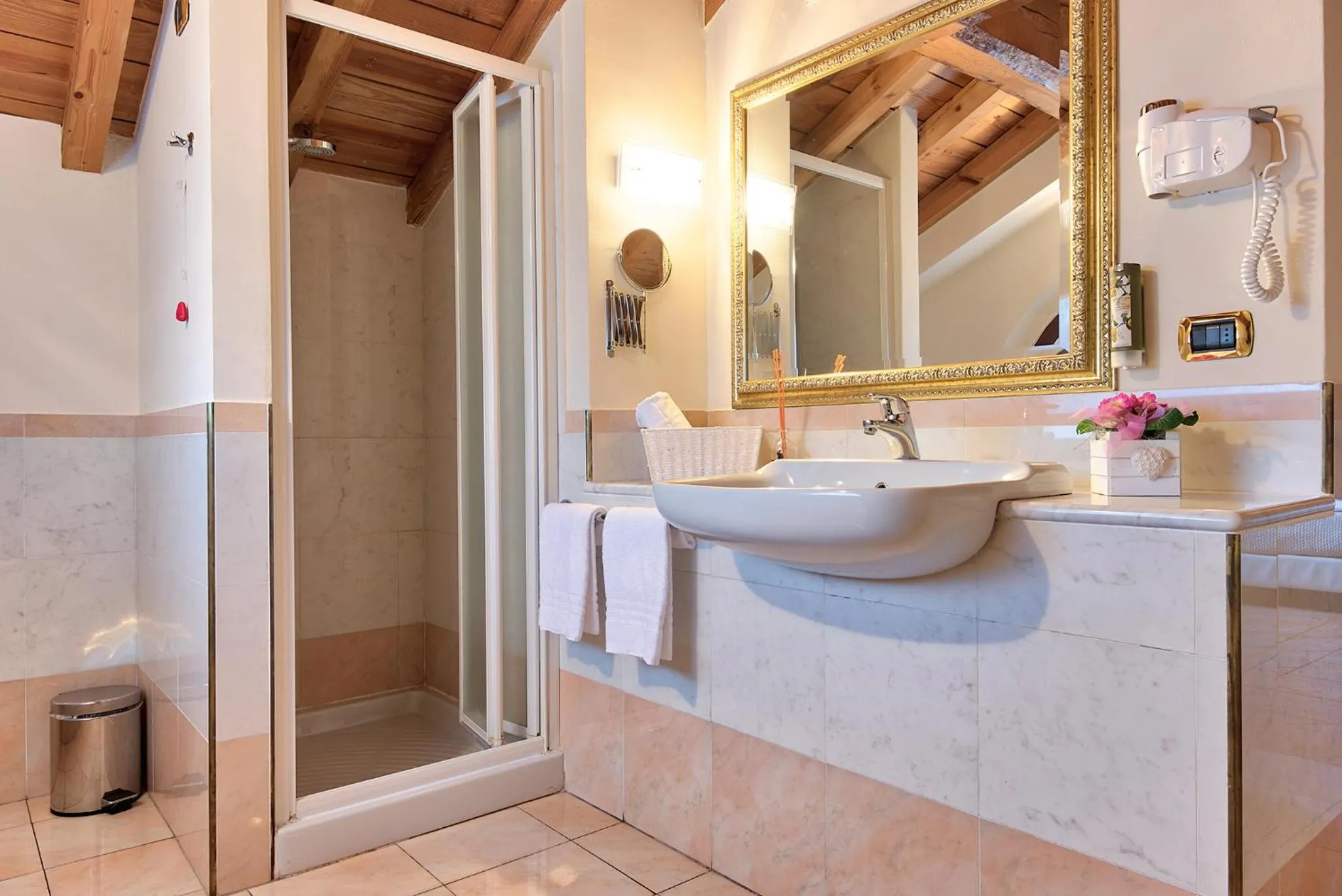 Bathroom in Albergo Villa Priula