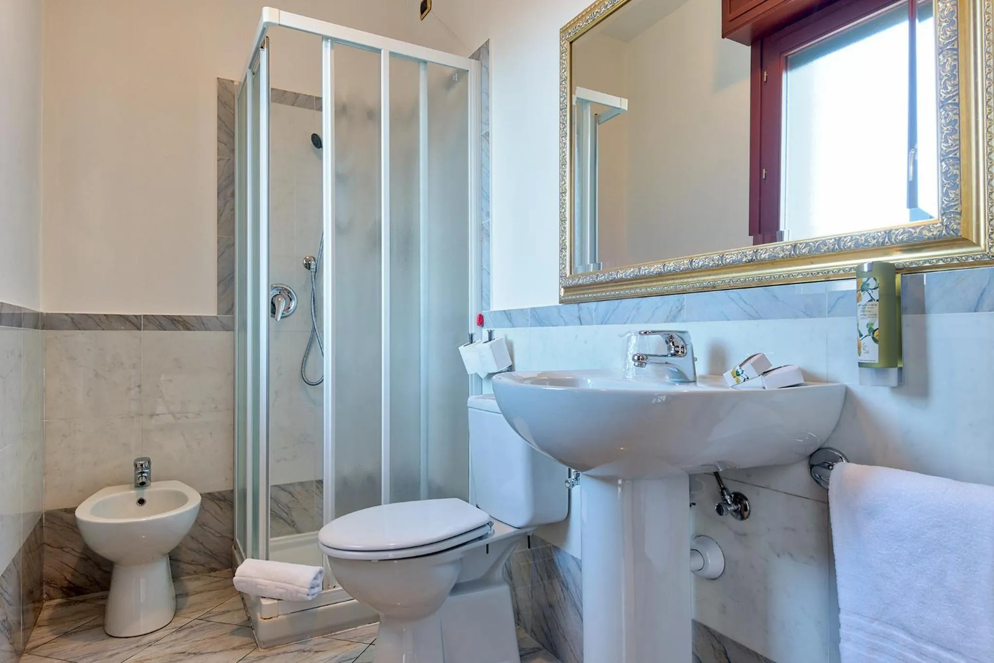 Bathroom in Albergo Villa Priula