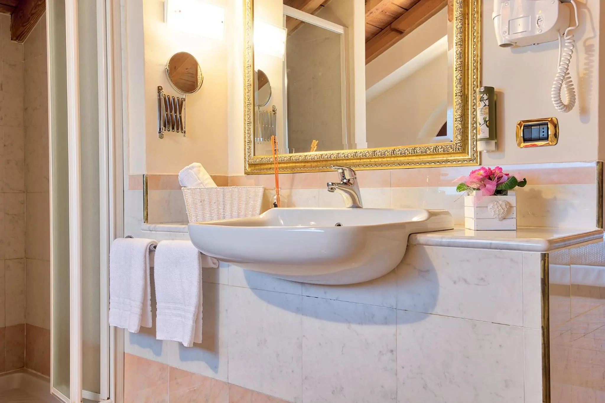 Bathroom in Albergo Villa Priula