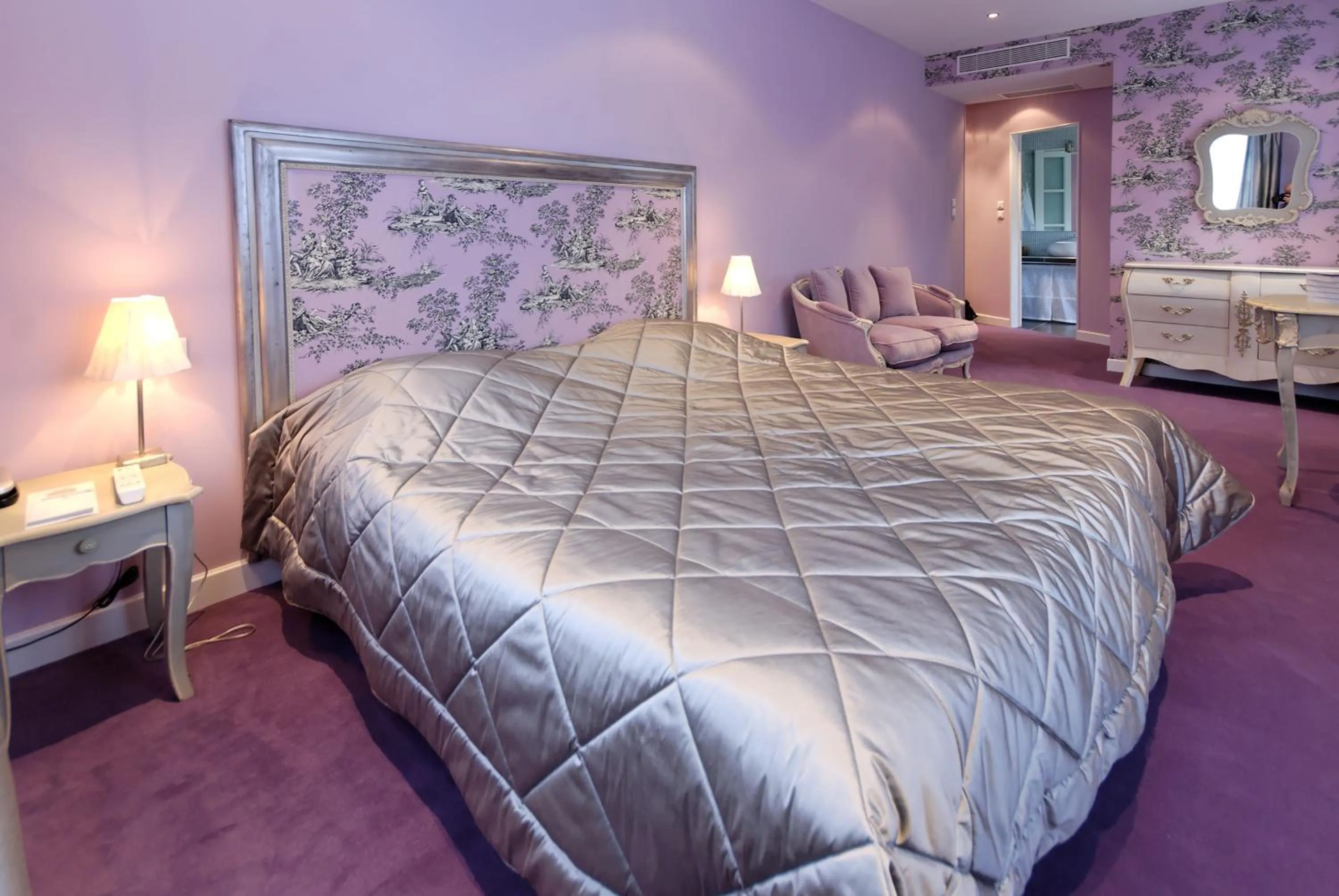 Photo of the whole room, Bed in Domaine d'Auriac - Relais & Châteaux