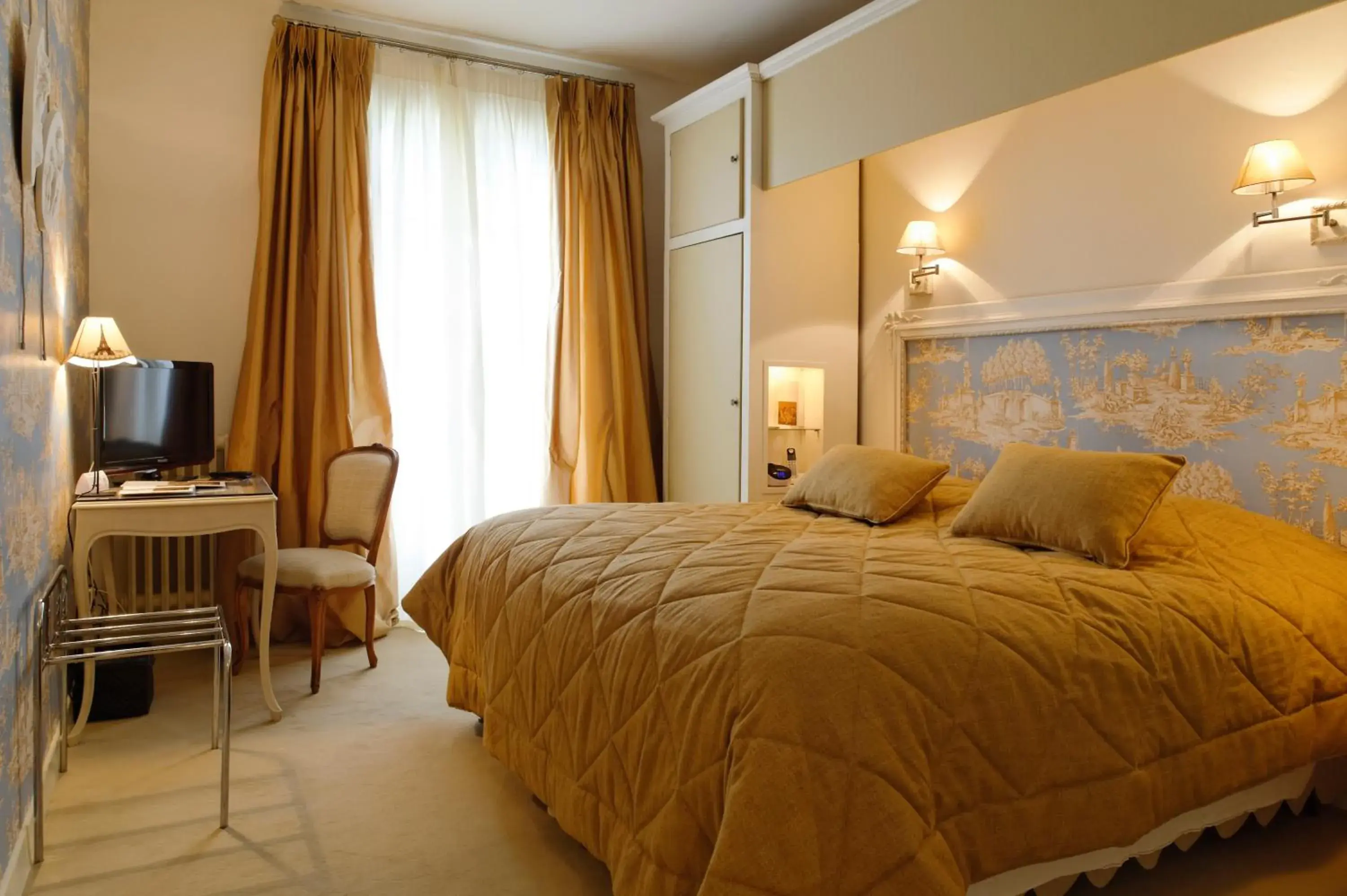 Photo of the whole room, Bed in Domaine d'Auriac - Relais & Châteaux