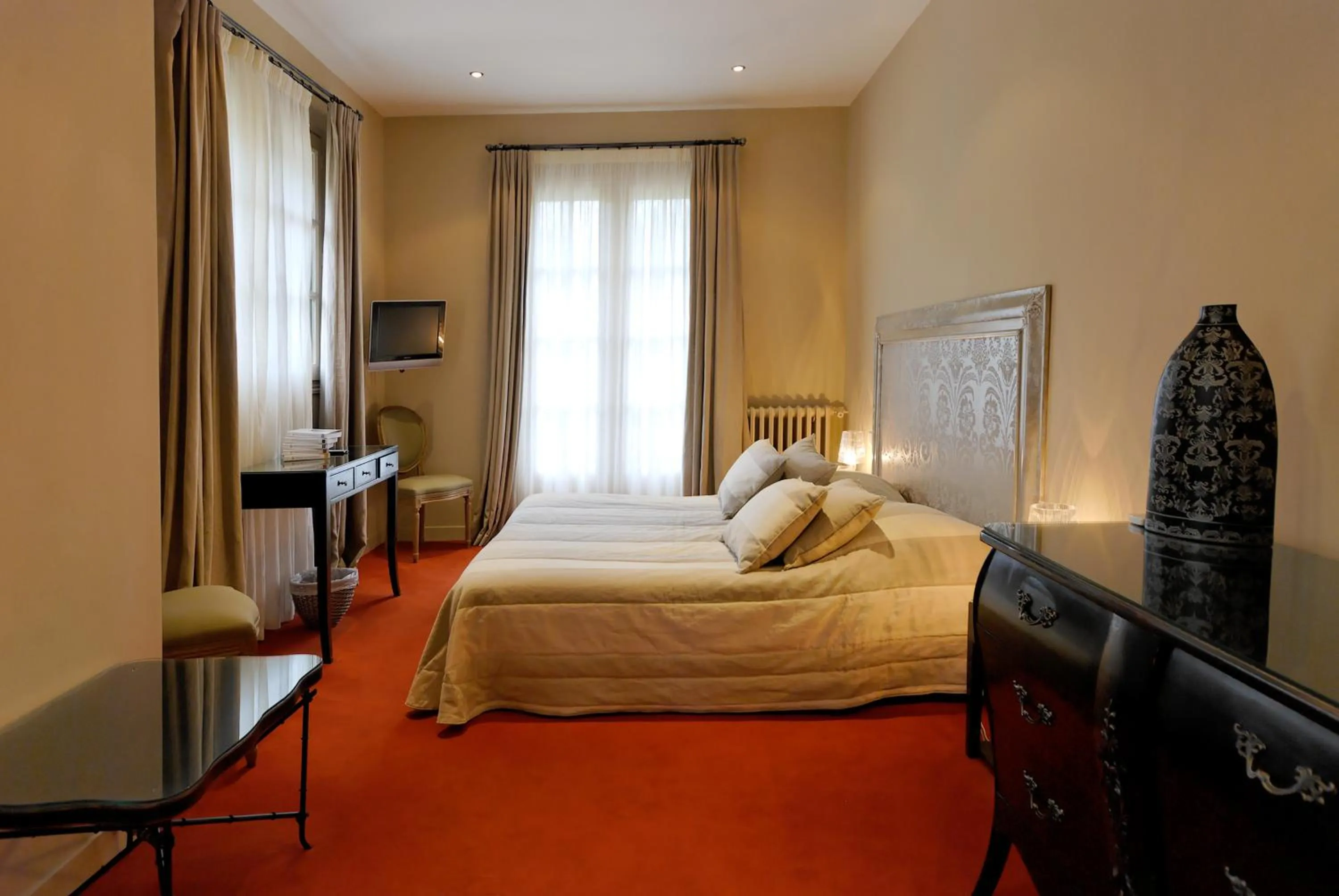 Photo of the whole room, Bed in Domaine d'Auriac - Relais & Châteaux