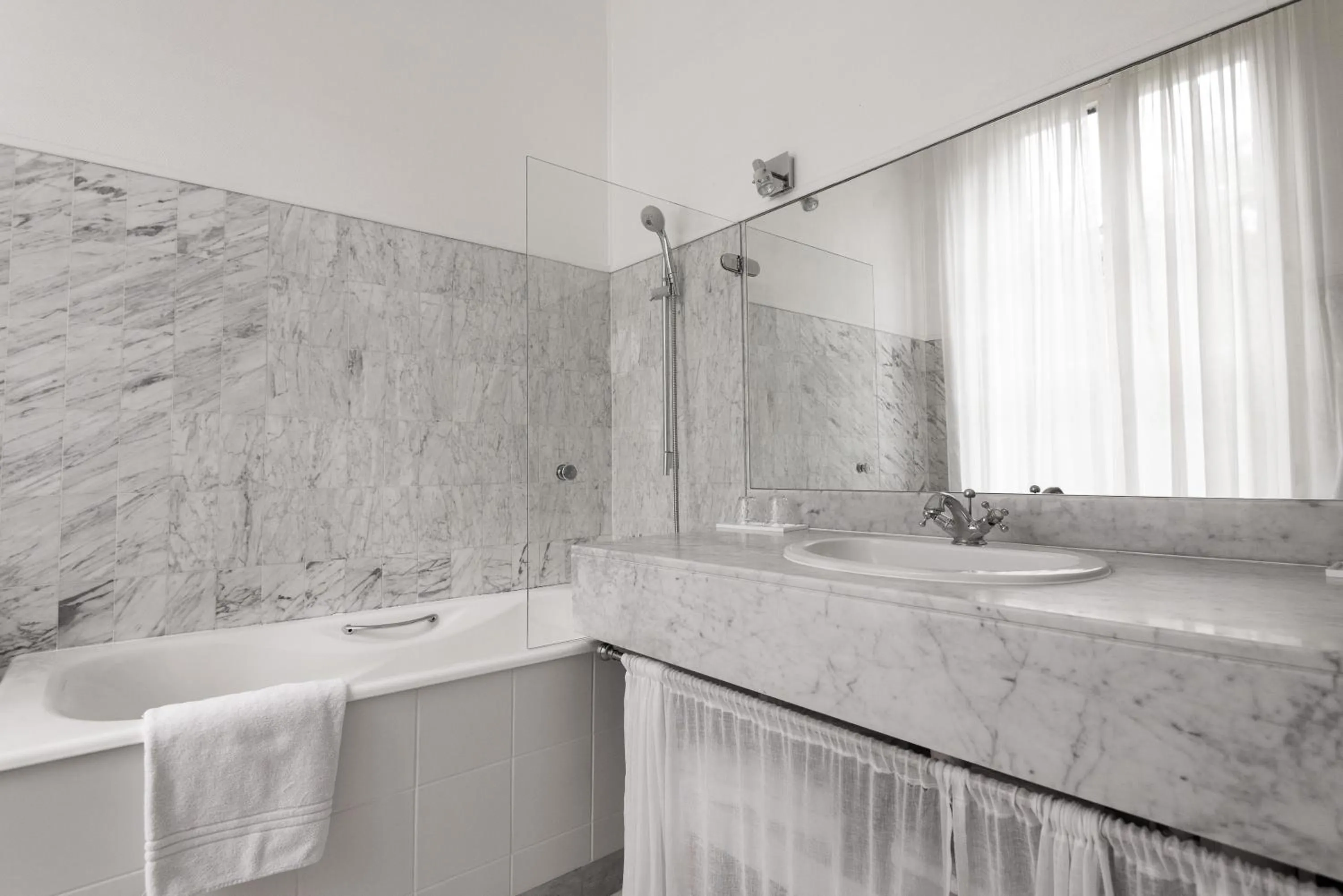 Bathroom in Domaine d'Auriac - Relais & Châteaux