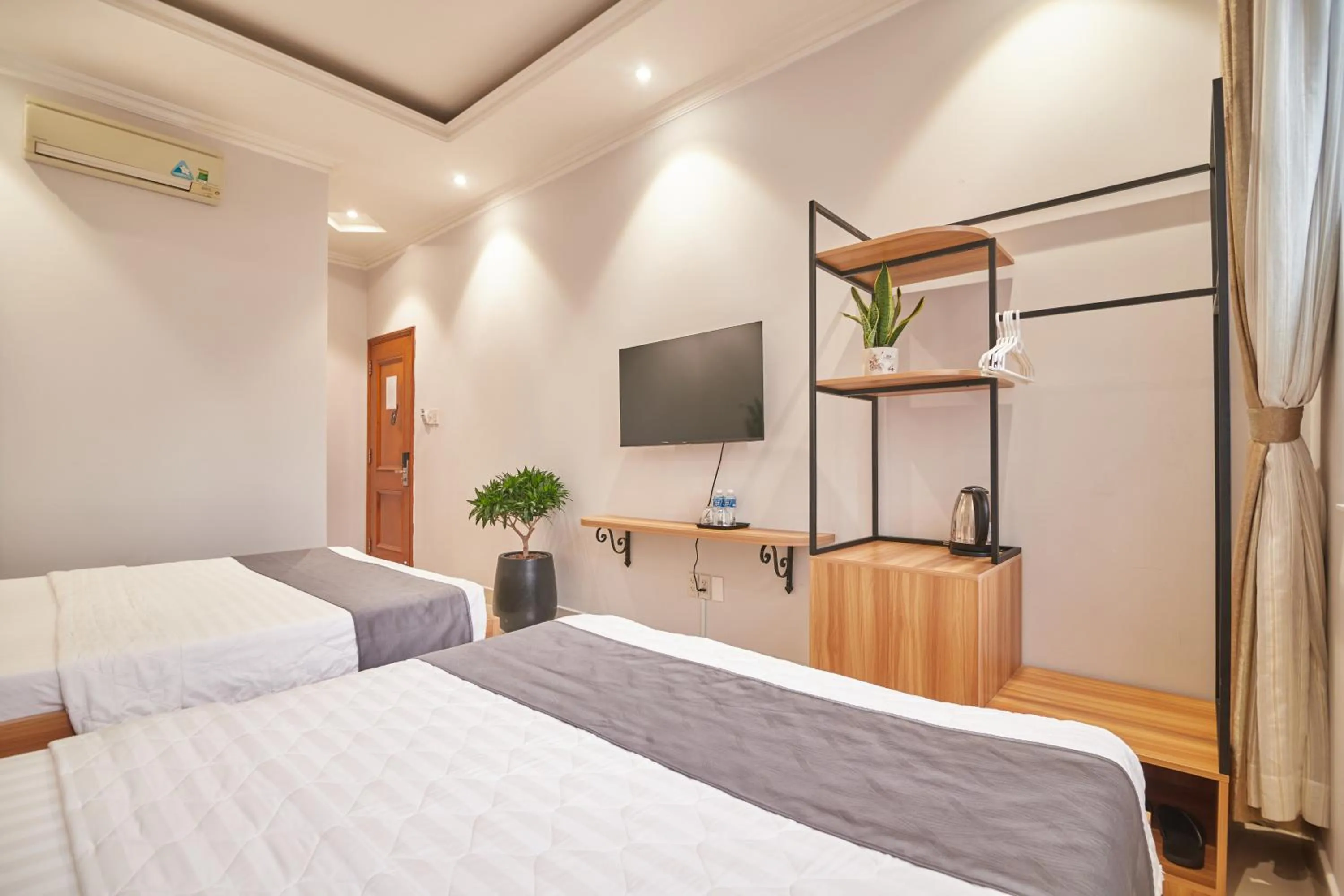 Bedroom, Bed in Bin Bin Hotel 2 - Near Him Lam D7