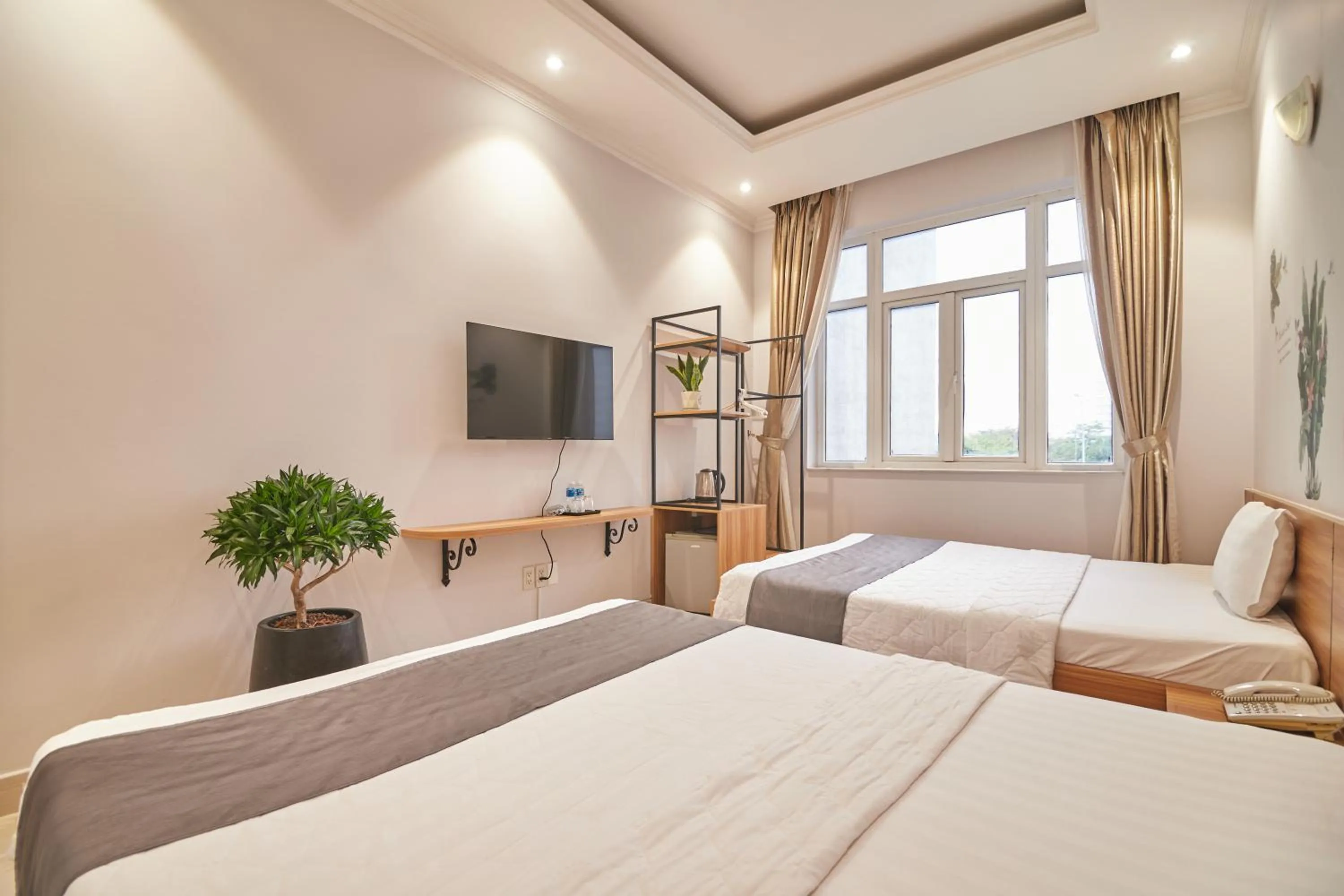 Bedroom, Bed in Bin Bin Hotel 2 - Near Him Lam D7