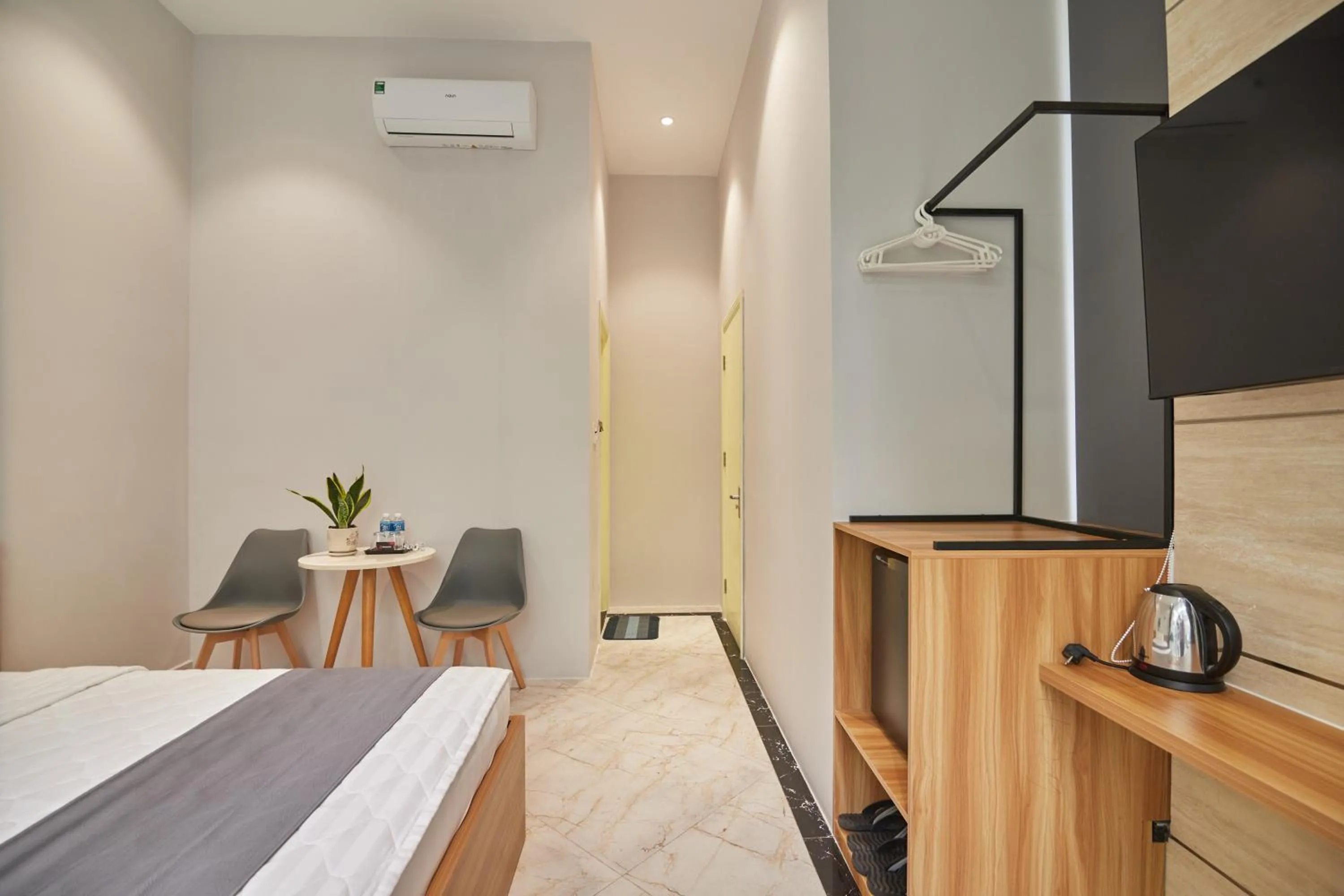 Bedroom, Bed in Bin Bin Hotel 2 - Near Him Lam D7