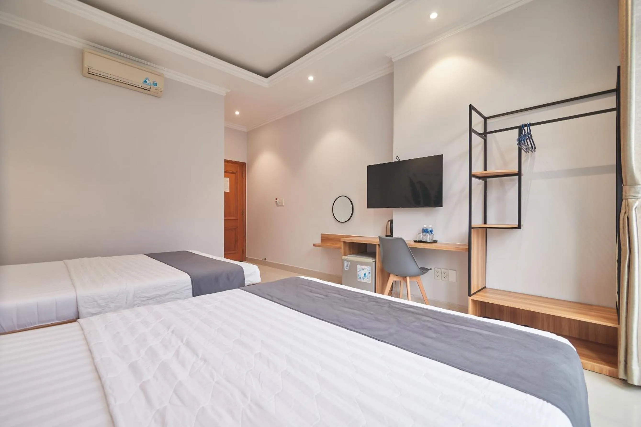 Bedroom, Bed in Bin Bin Hotel 2 - Near Him Lam D7