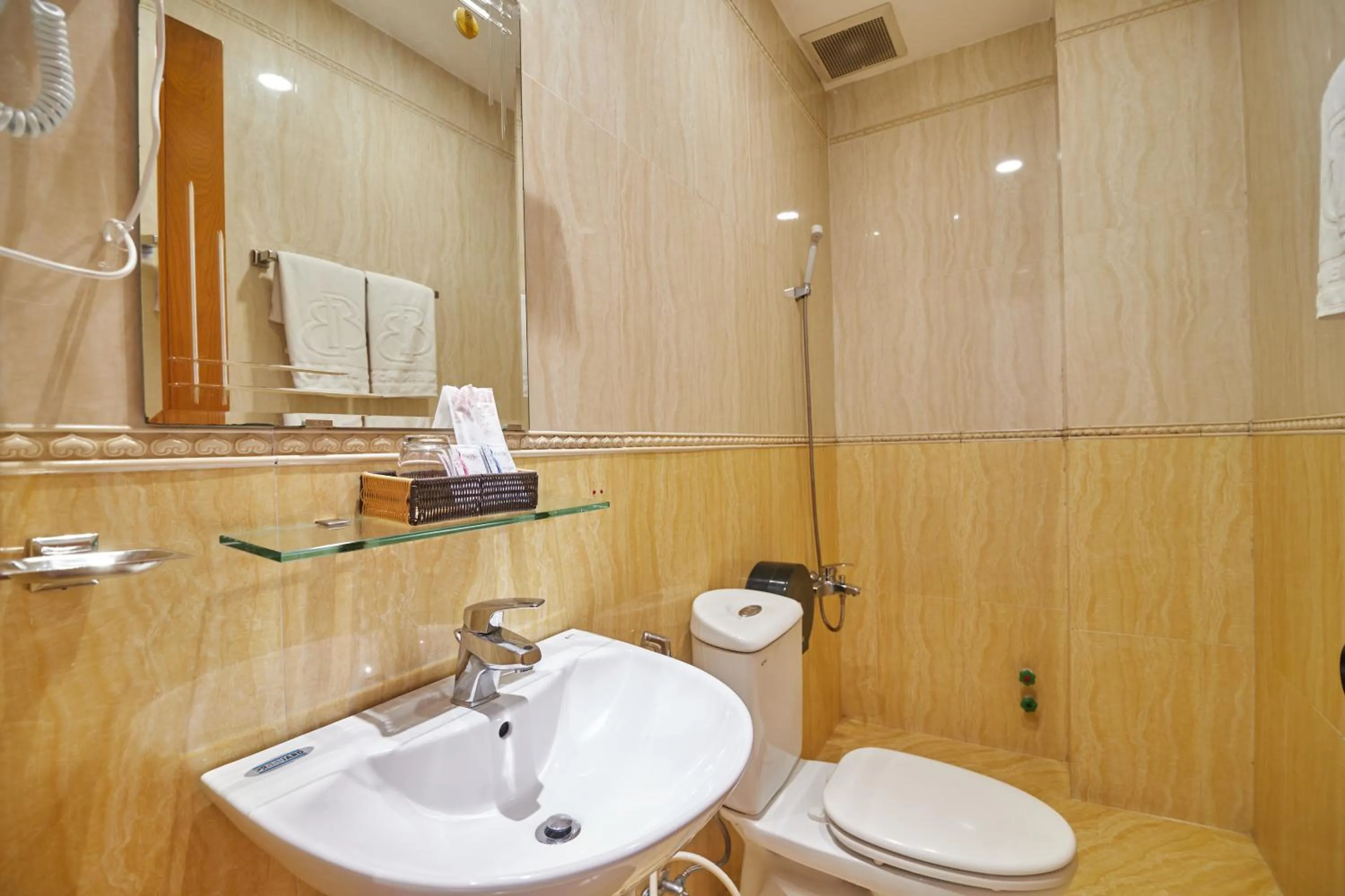 Bathroom in Bin Bin Hotel 2 - Near Him Lam D7