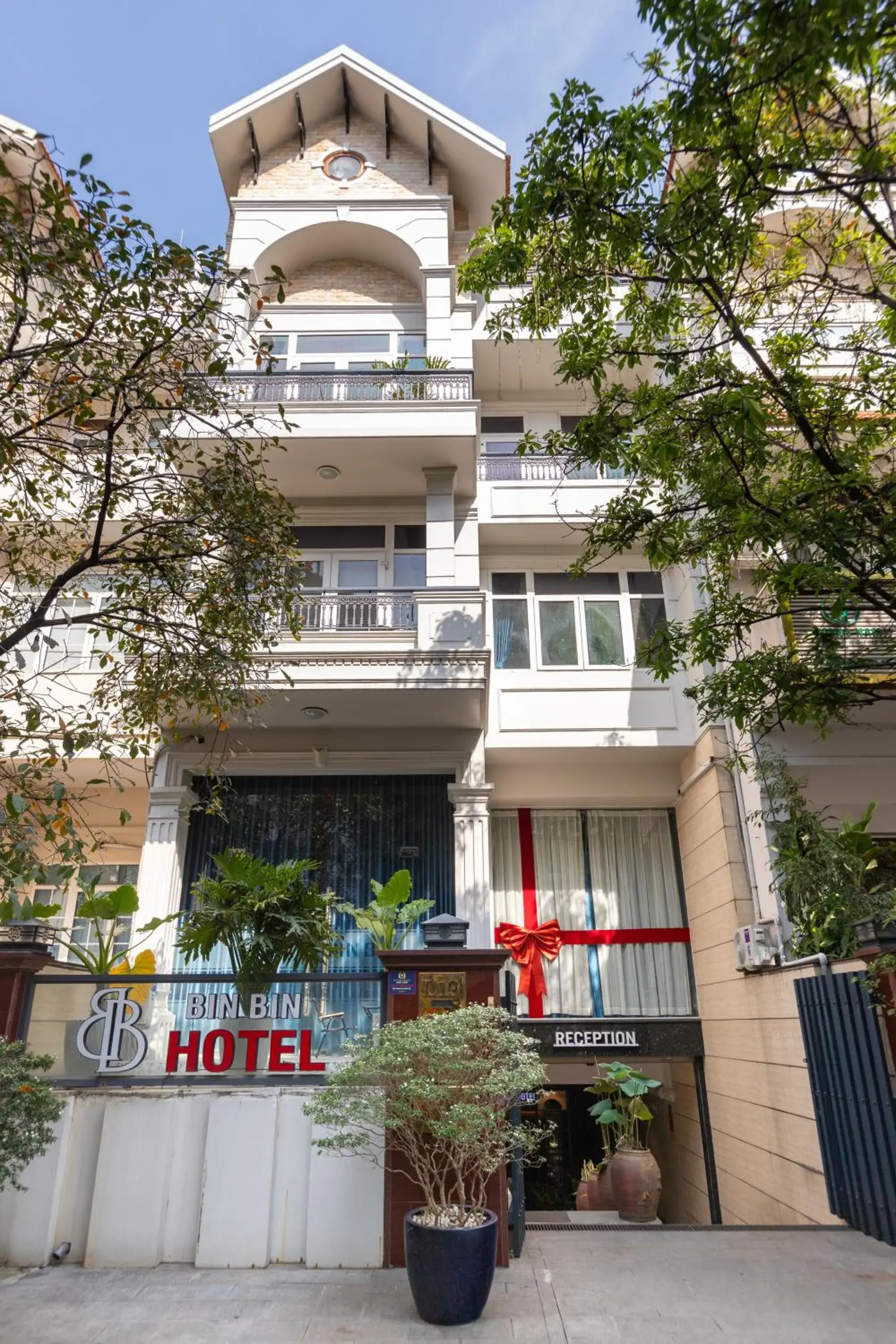 Property building in Bin Bin Hotel 2 - Near Him Lam D7 Property building in Bin Bin Hotel 2 - Near Him Lam D7