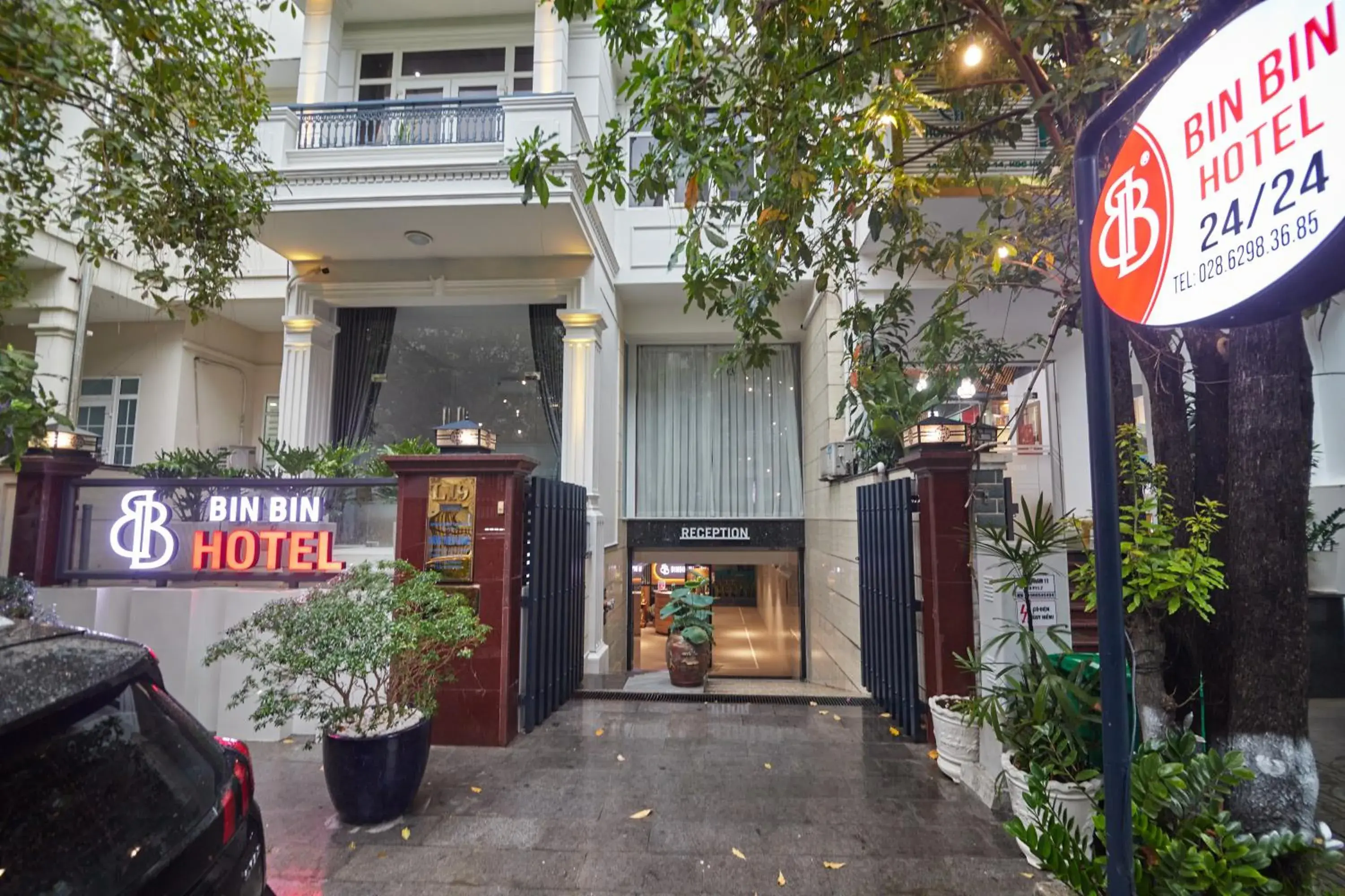 Facade/entrance in Bin Bin Hotel 2 - Near Him Lam D7 Facade/entrance in Bin Bin Hotel 2 - Near Him Lam D7