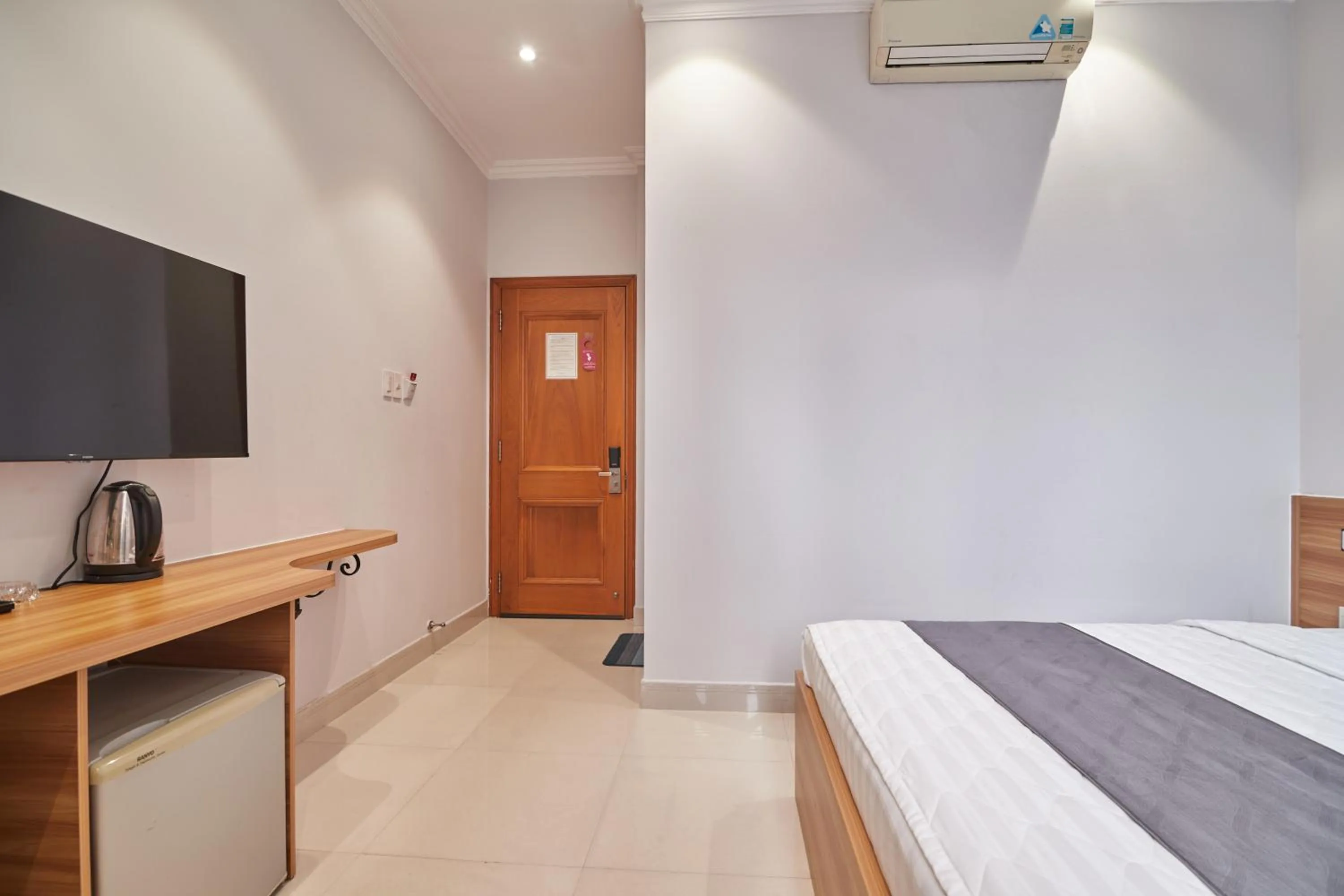 Bedroom, Bed in Bin Bin Hotel 2 - Near Him Lam D7