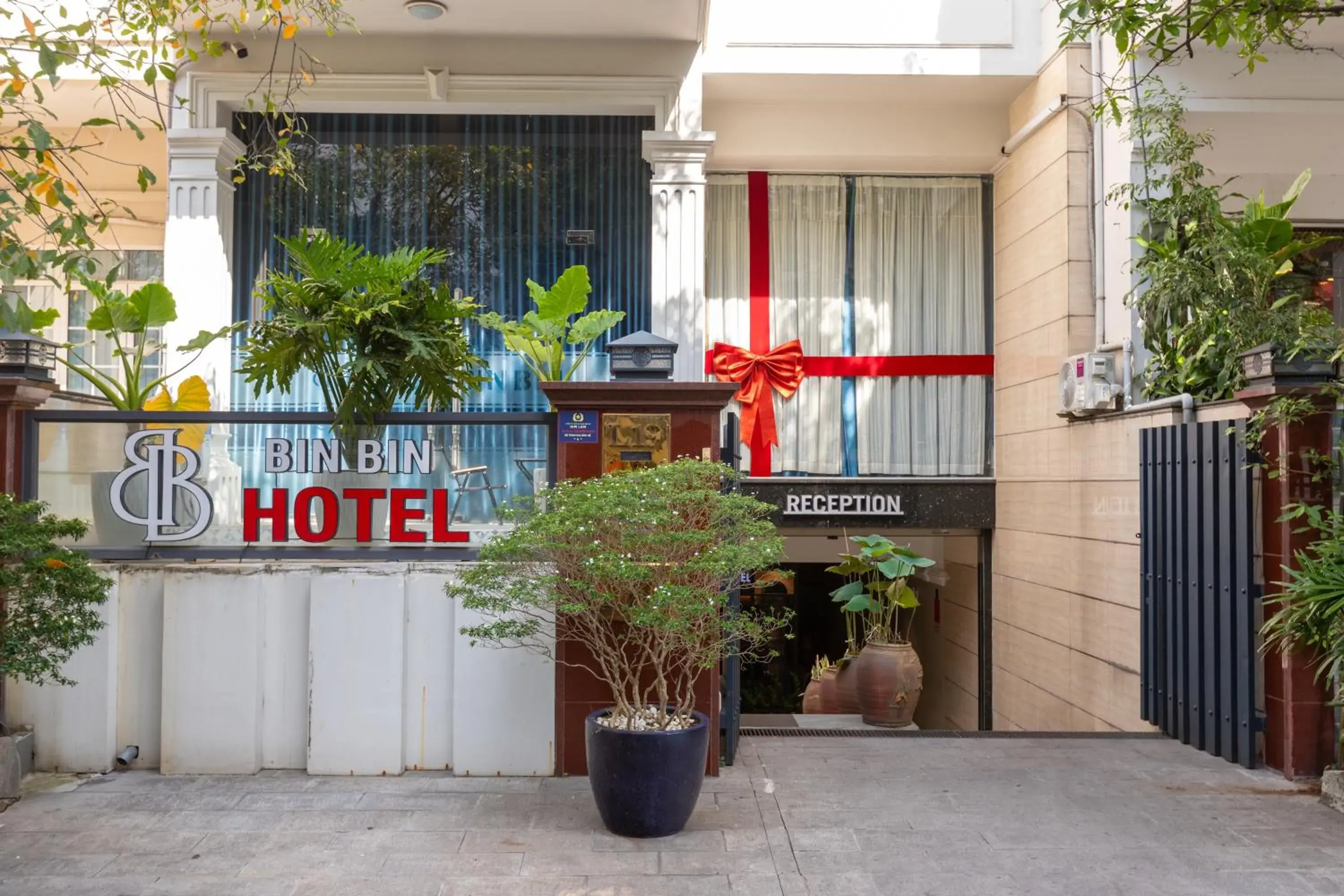 Property building in Bin Bin Hotel 2 - Near Him Lam D7 Property building in Bin Bin Hotel 2 - Near Him Lam D7