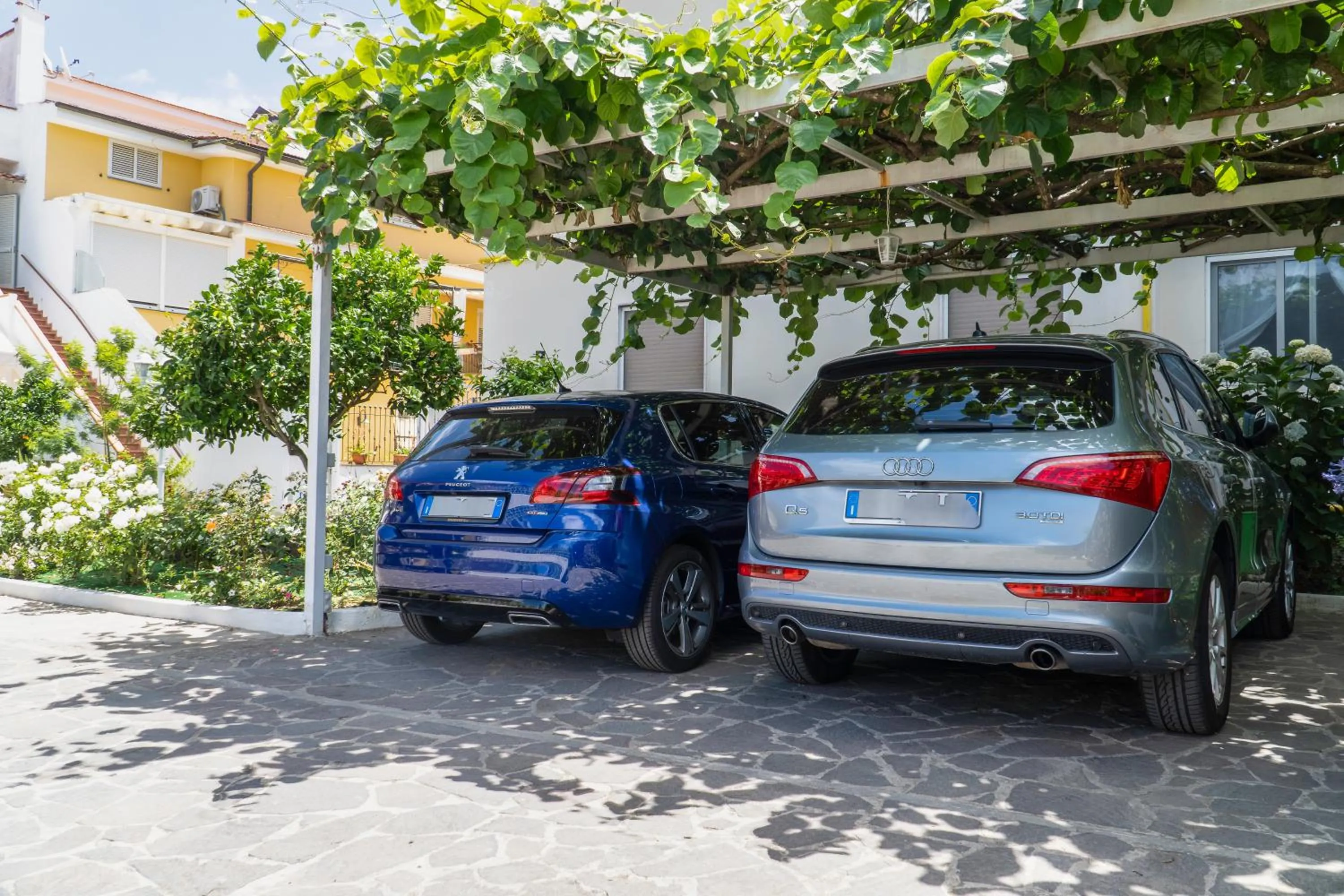 Parking in Villa Iolanda