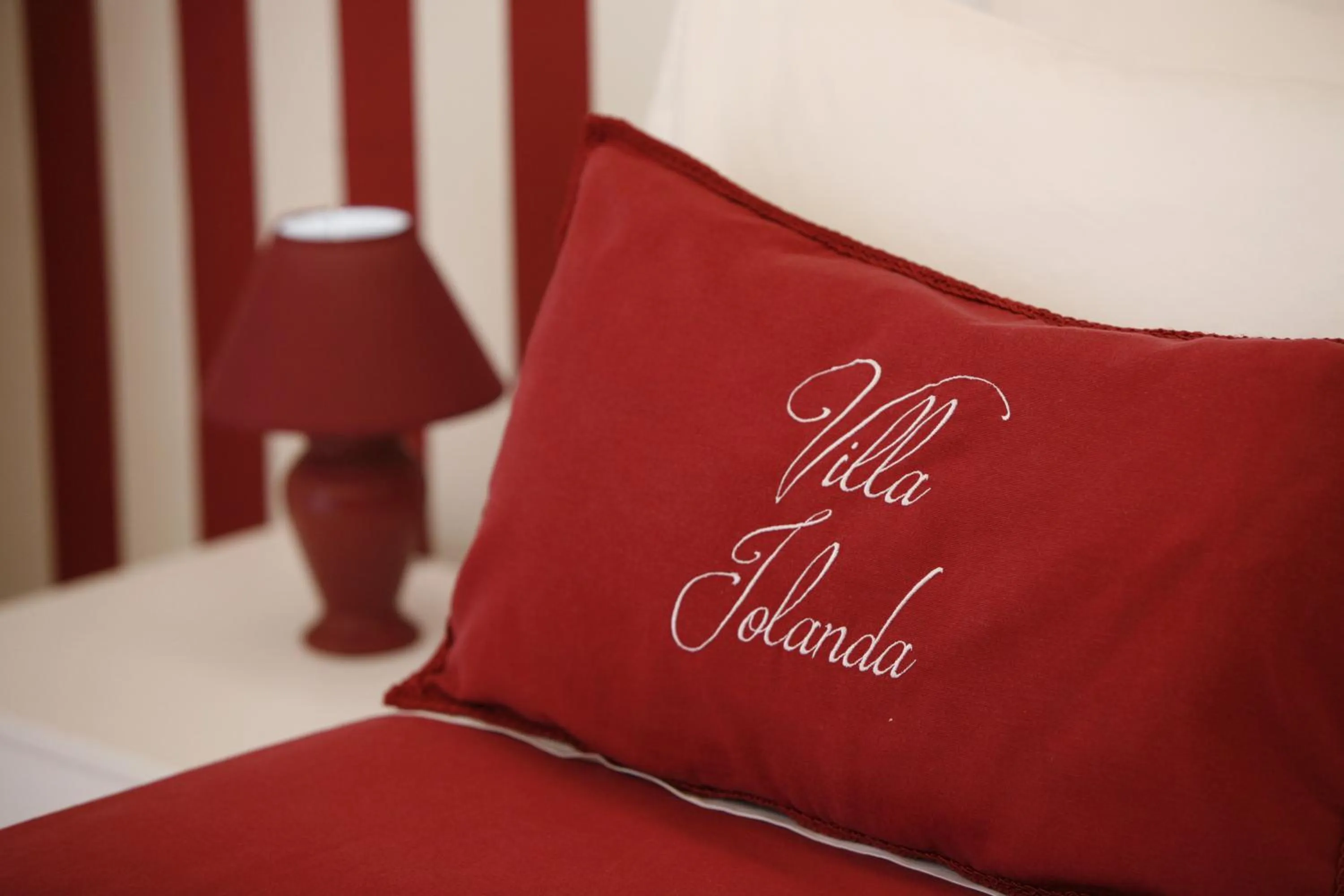 Logo/Certificate/Sign, Bed in Villa Iolanda