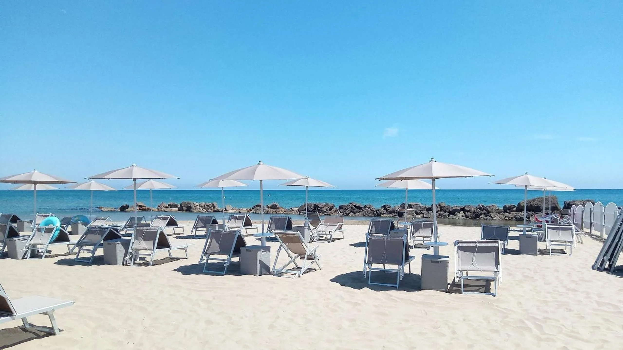 Beach in Hotel Mercede 2