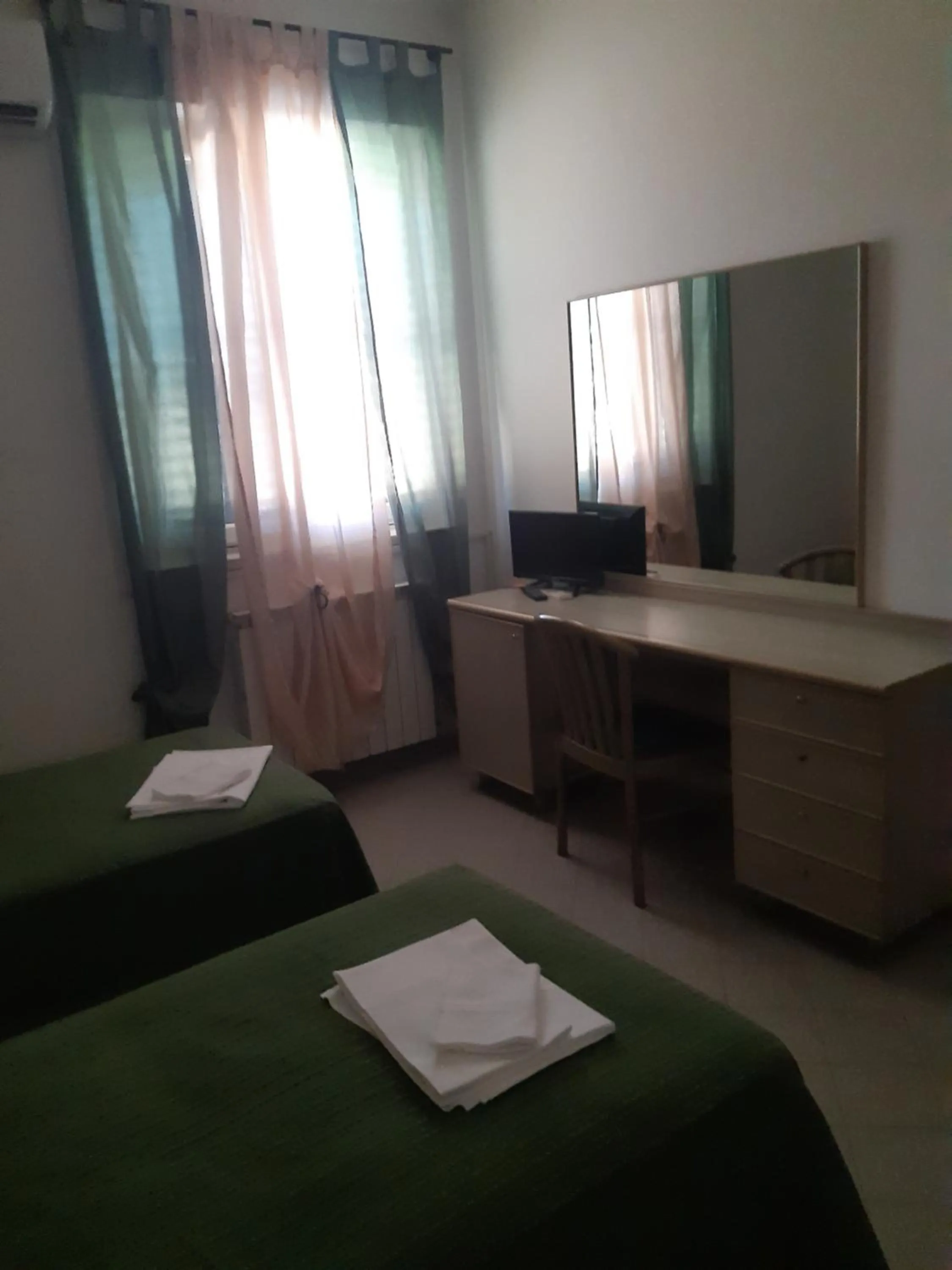 Bedroom, Bed in Hotel Mercede 2