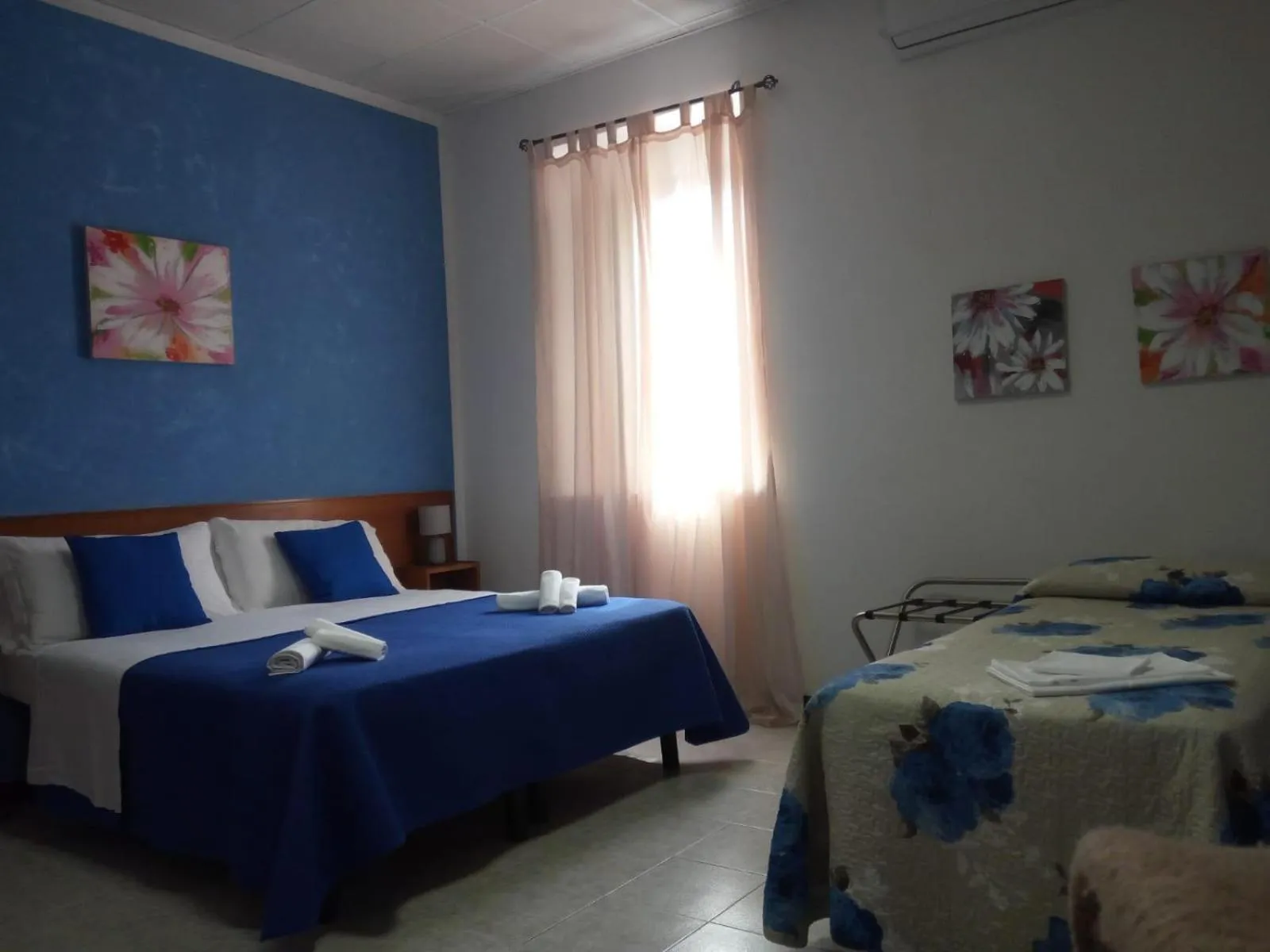 Photo of the whole room, Bed in Hotel Mercede 2