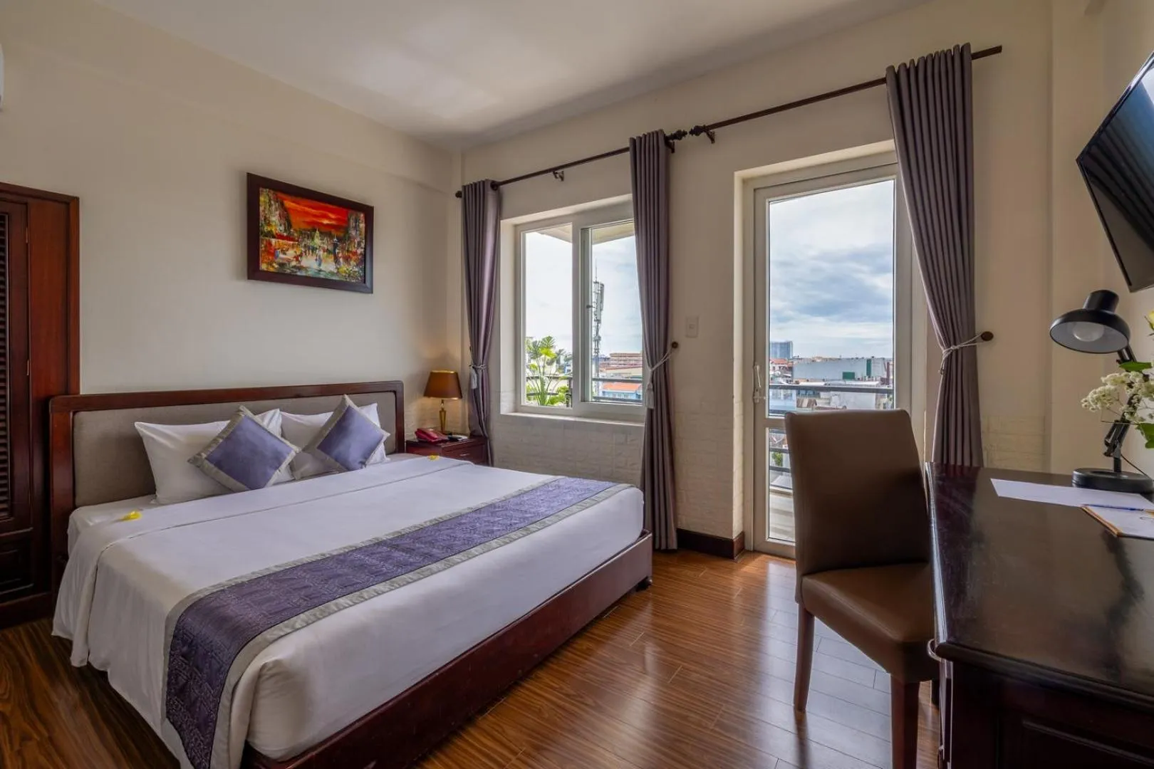 Property building, Bed in Baly Hotel Hue