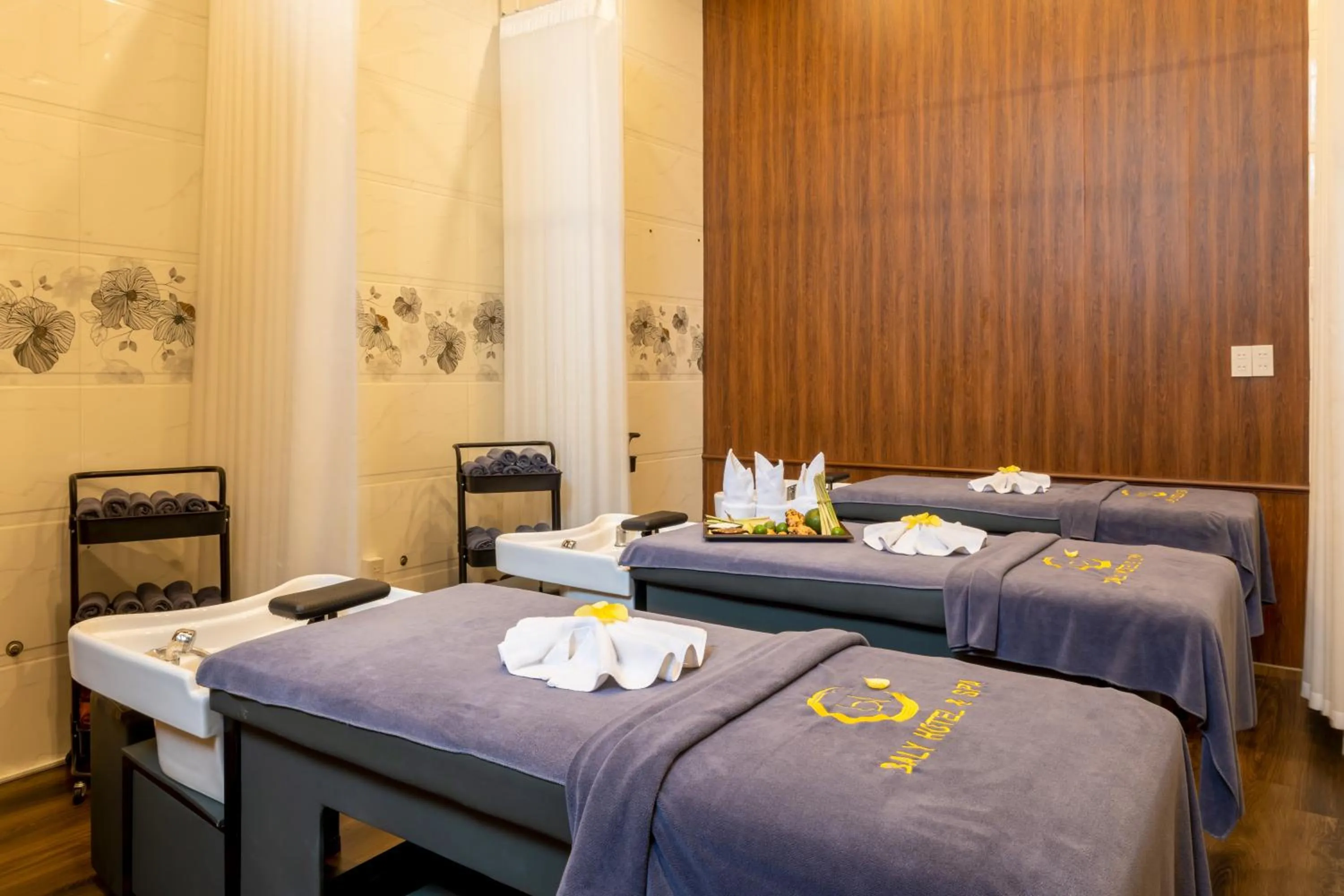 Spa and wellness centre/facilities, Bed in Baly Hotel Hue