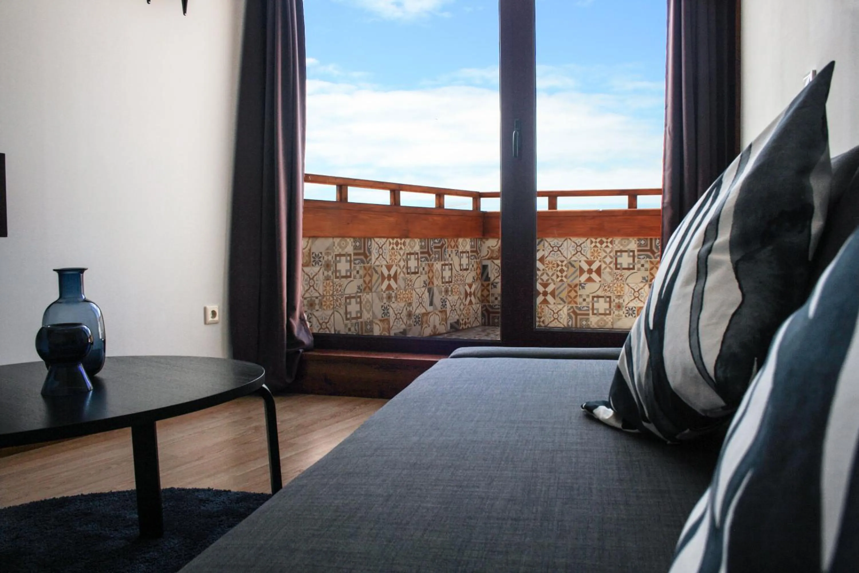 Balcony/Terrace, Bed in Nations Porto - Studios & Suites
