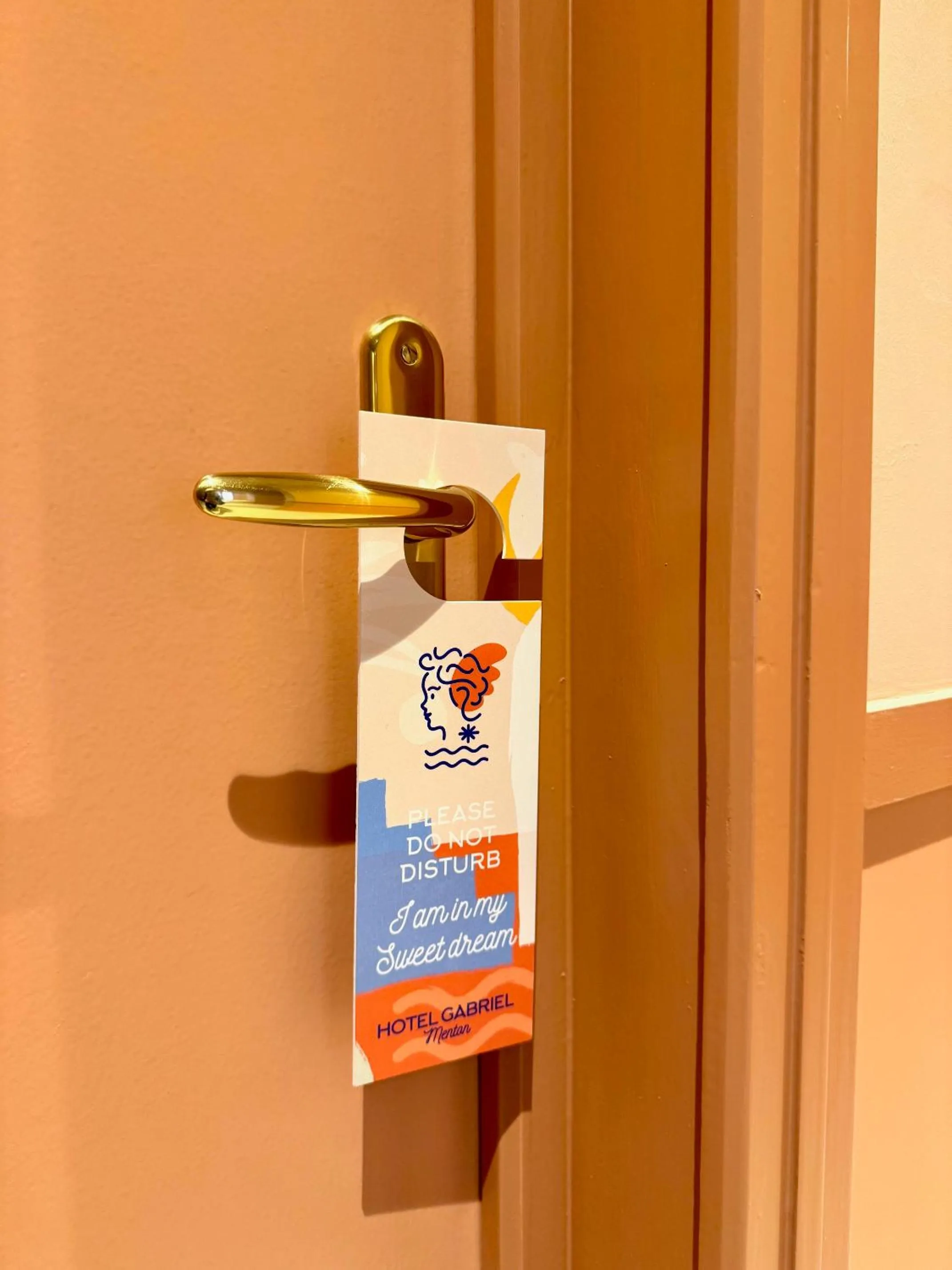 Logo/Certificate/Sign in Hôtel Gabriel