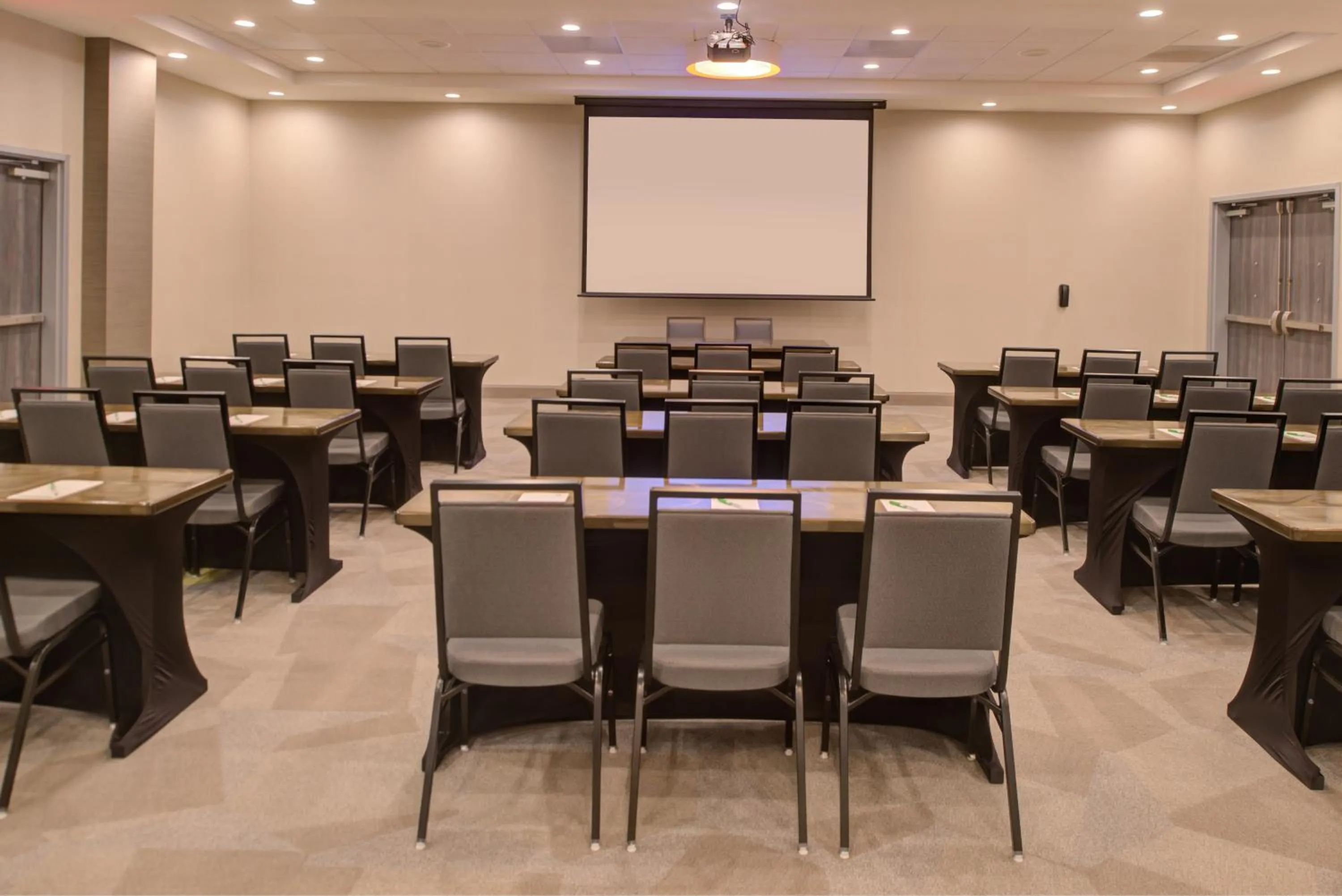 Meeting/conference room in Holiday Inn Hotel & Suites - Houston West - Katy Mills by IHG