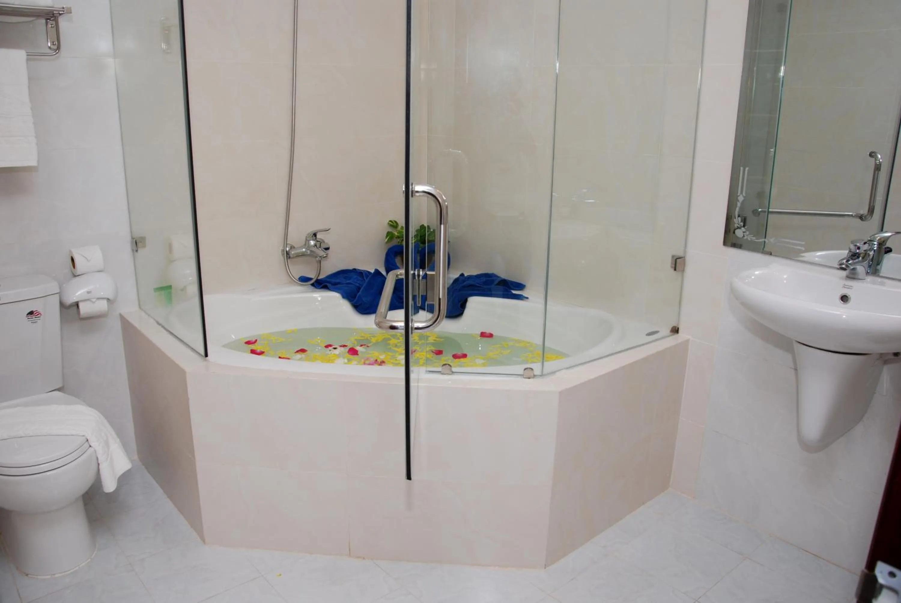 Shower in Ocean Star Resort