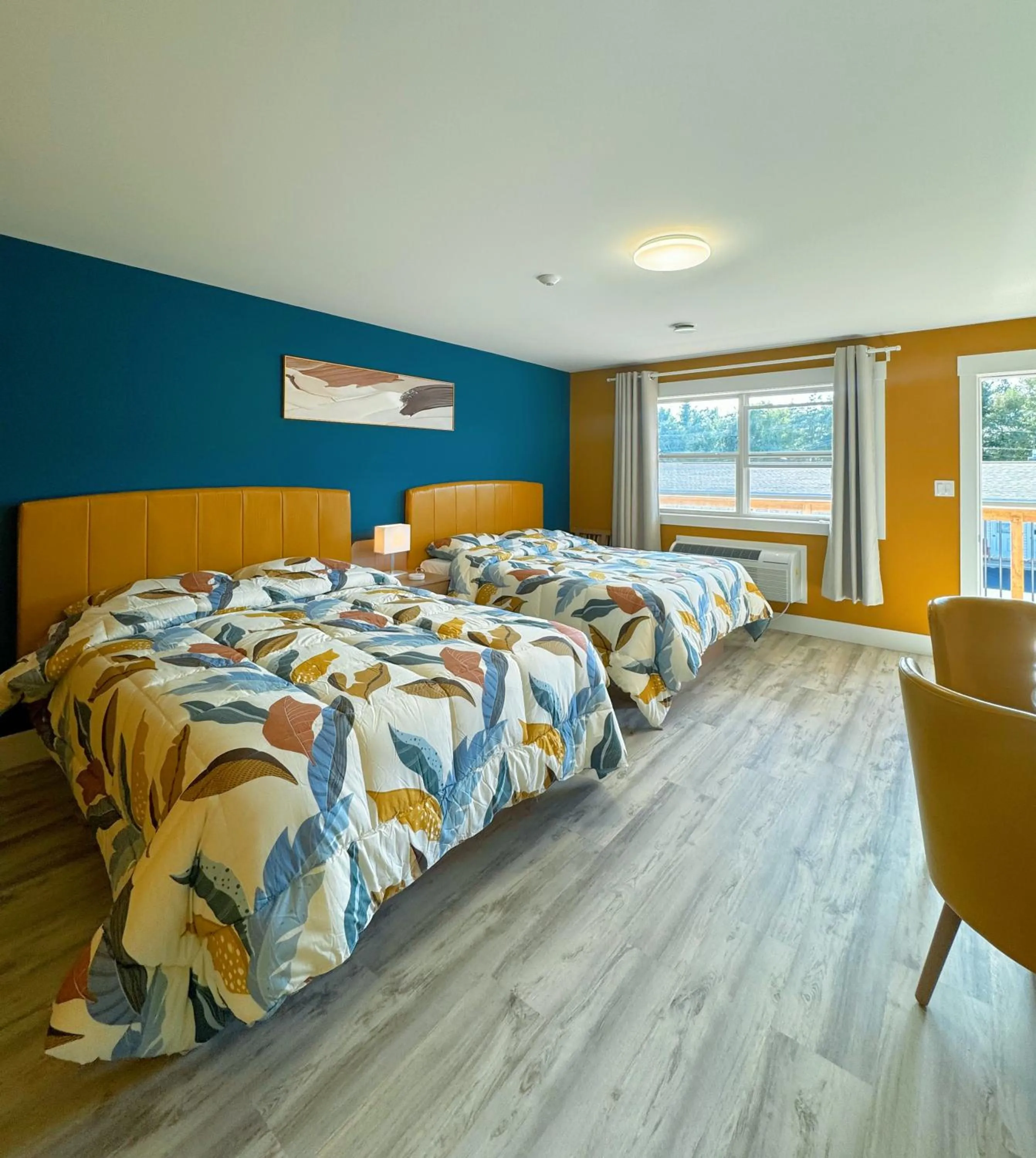 Photo of the whole room, Bed in Fair Isle Motel