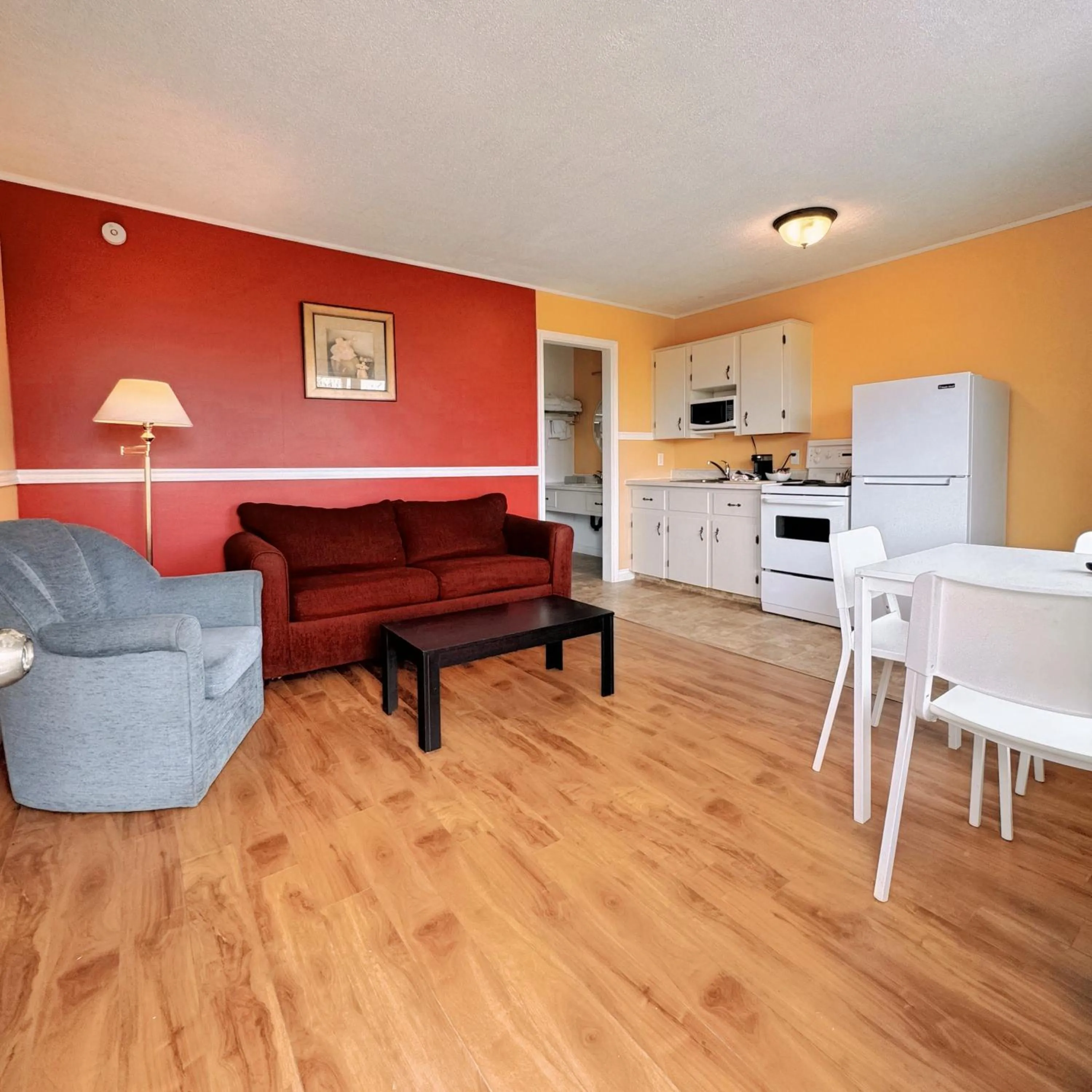 Kitchen or kitchenette in Fair Isle Motel
