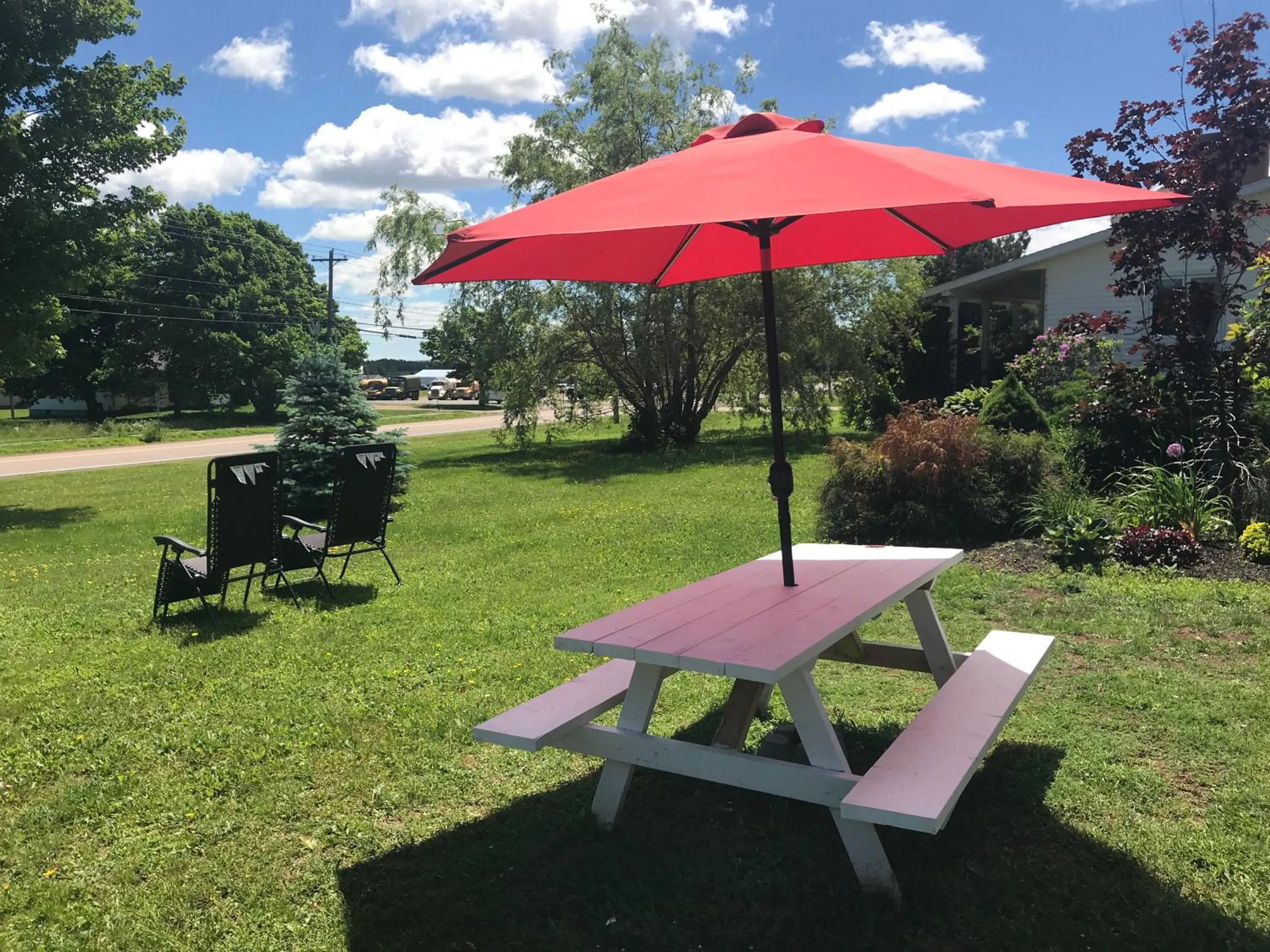 Garden view in Fair Isle Motel
