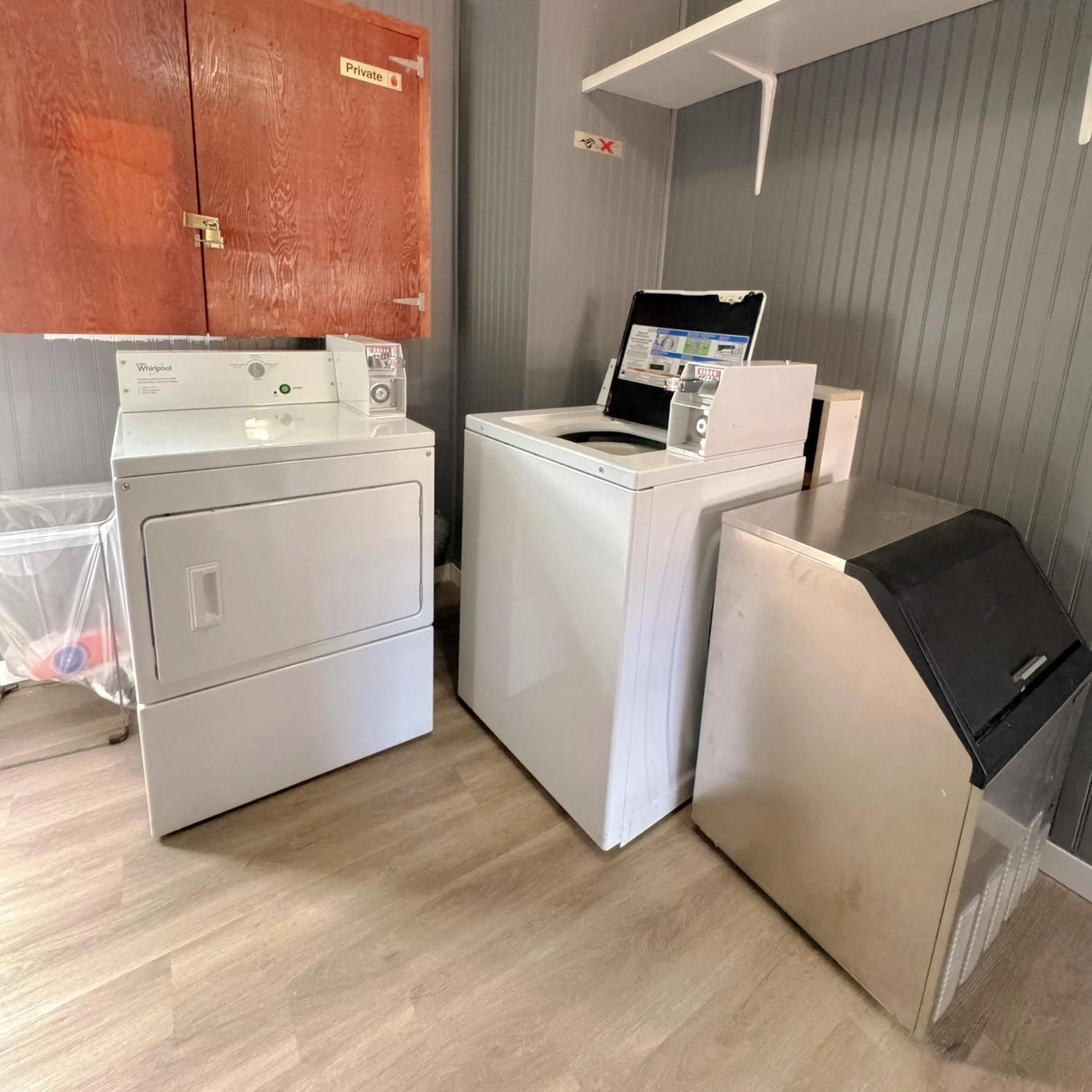 laundry in Fair Isle Motel