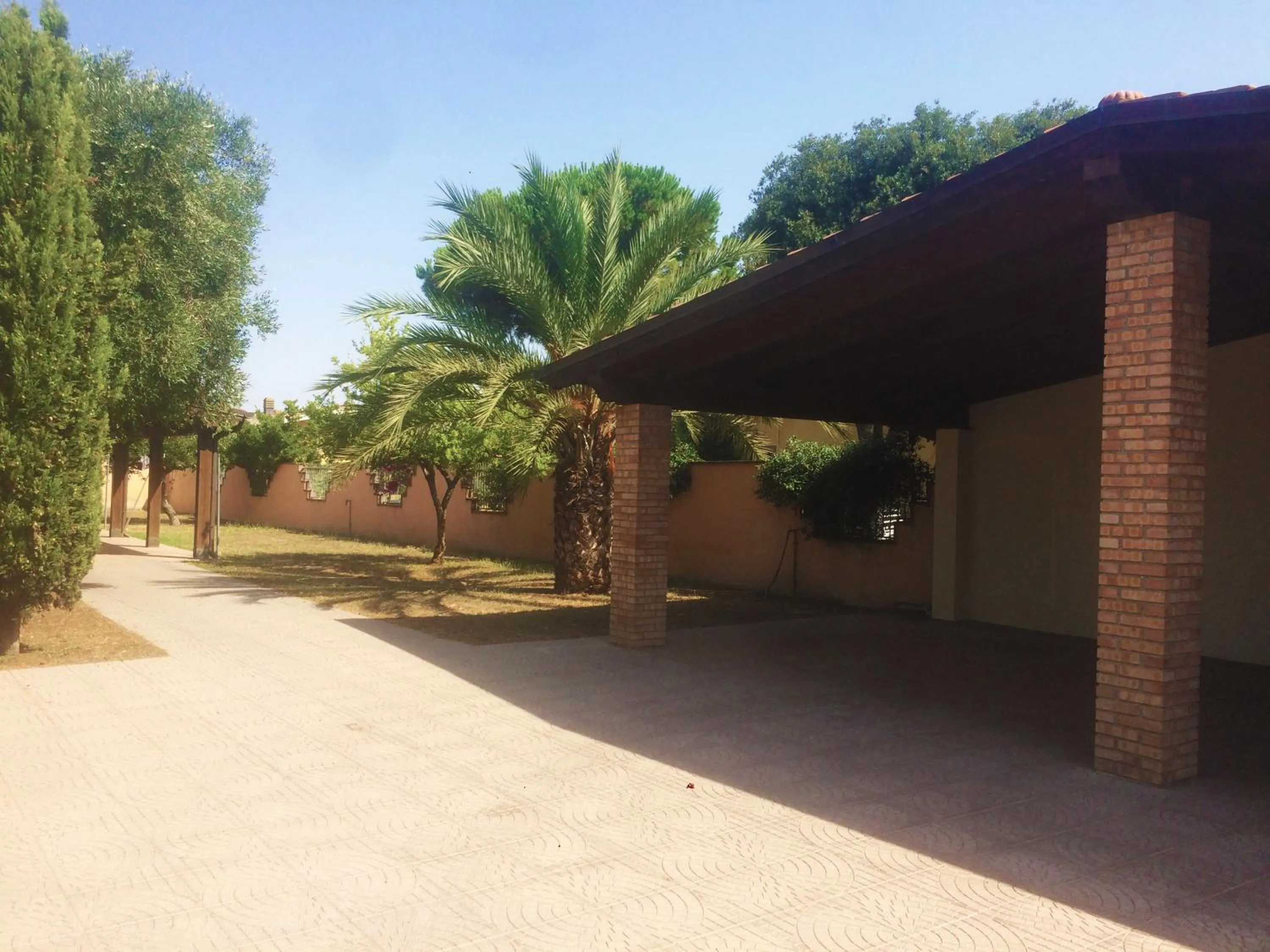 Area and facilities in Domus Leonardo-Private Free Parking