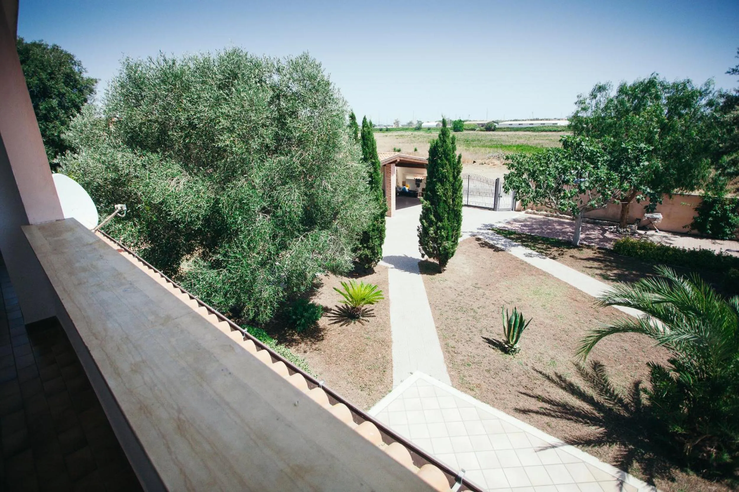 Garden view in Domus Leonardo-Private Free Parking