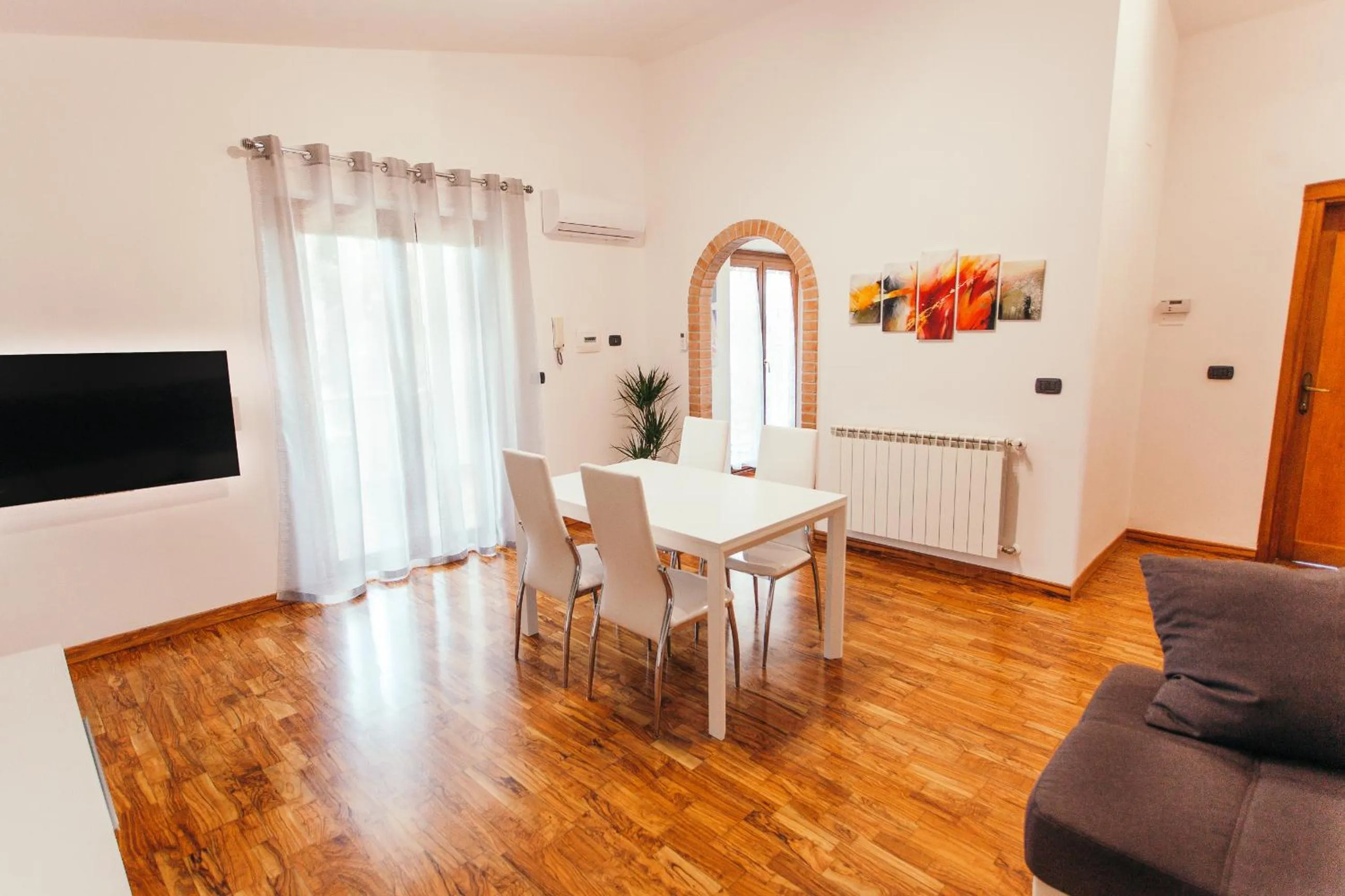 Living room in Domus Leonardo-Private Free Parking