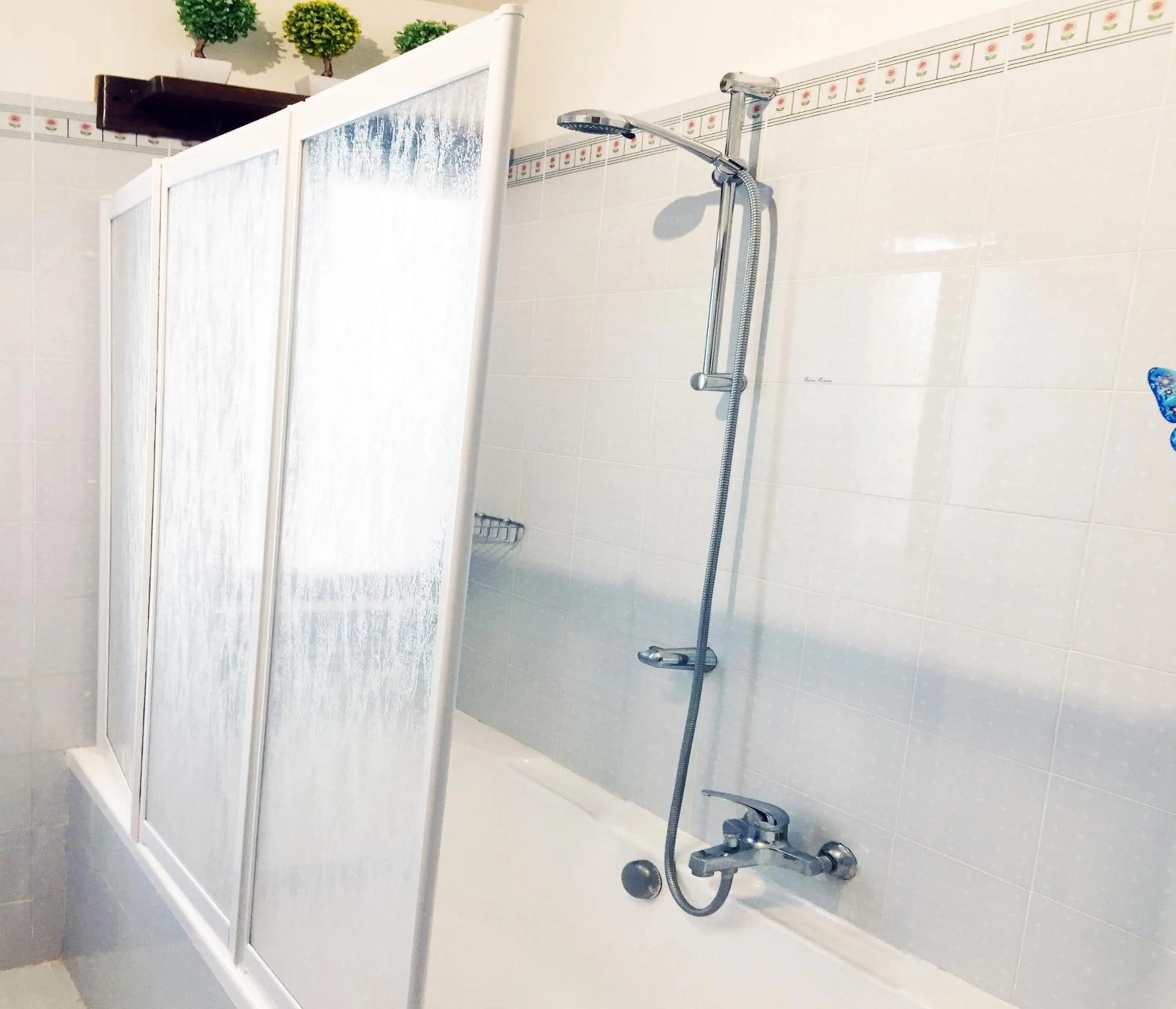 Bathroom in Domus Leonardo-Private Free Parking