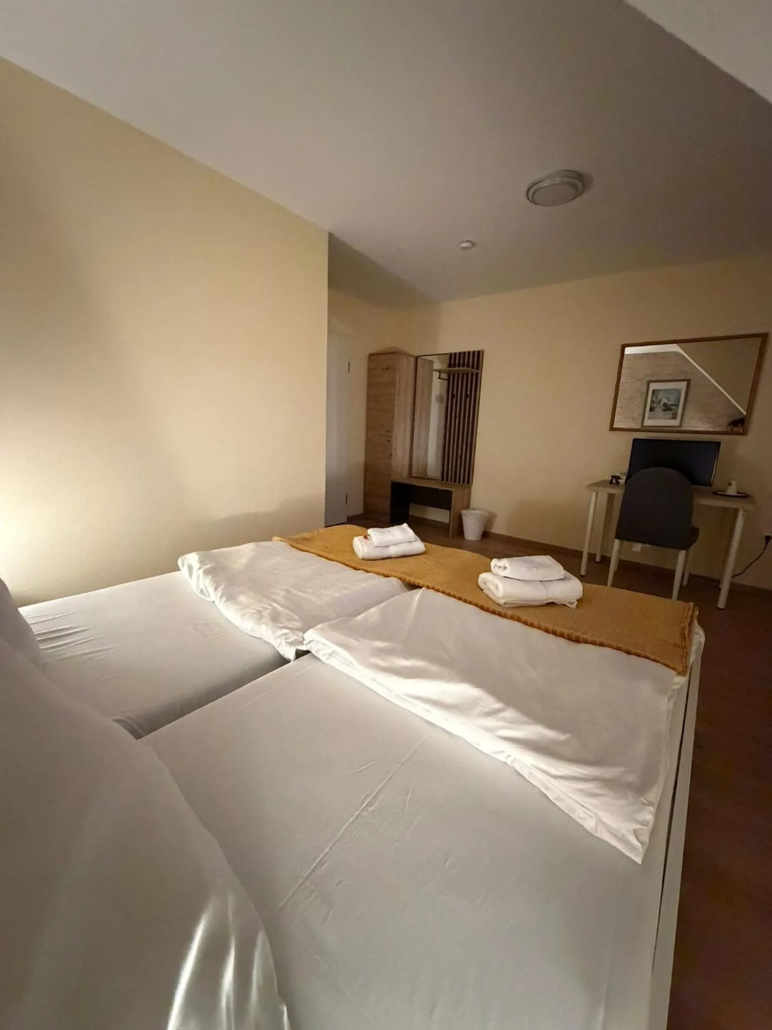 Bed in Hotel Deutscher Hof