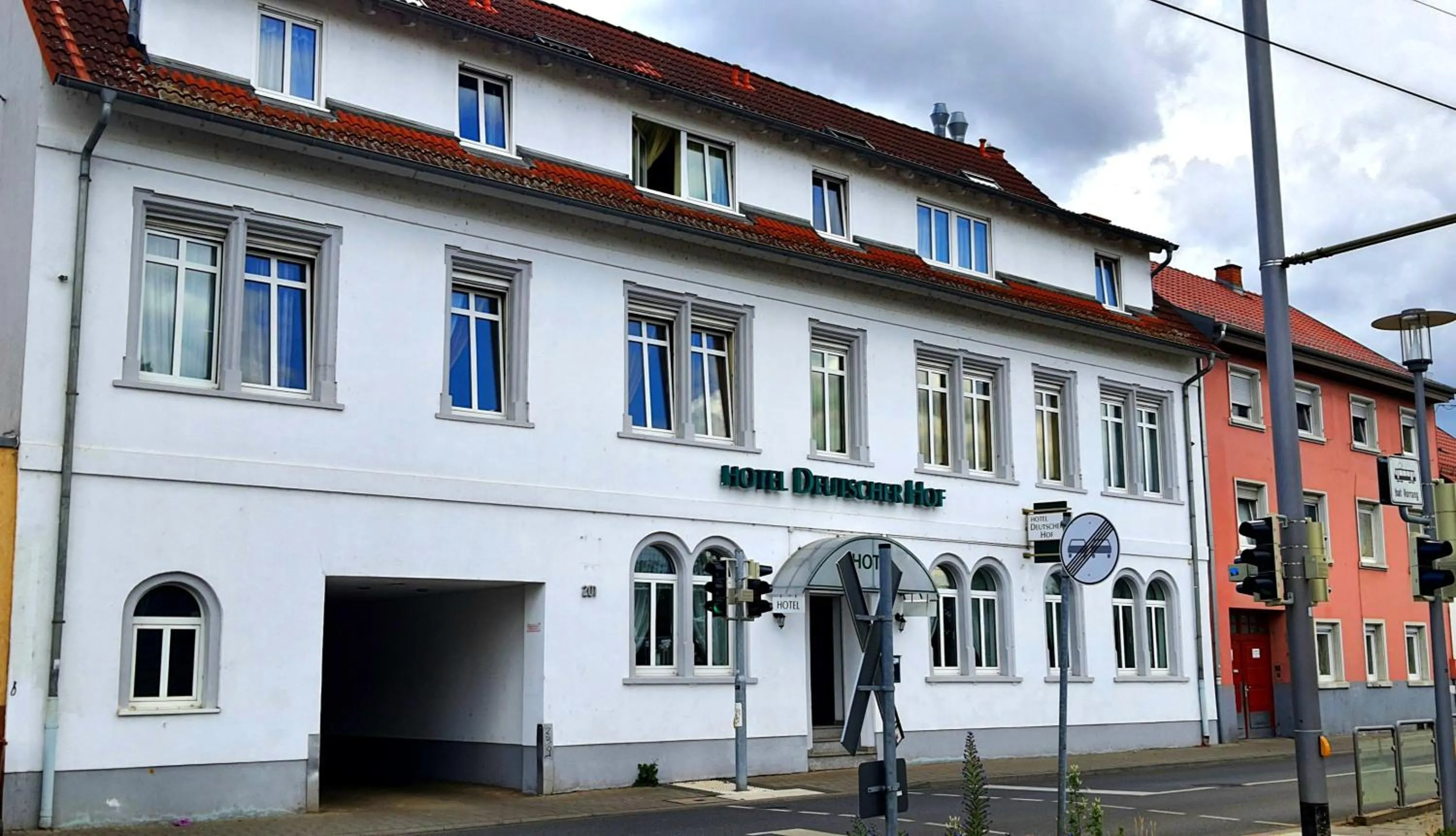 Property building in Hotel Deutscher Hof