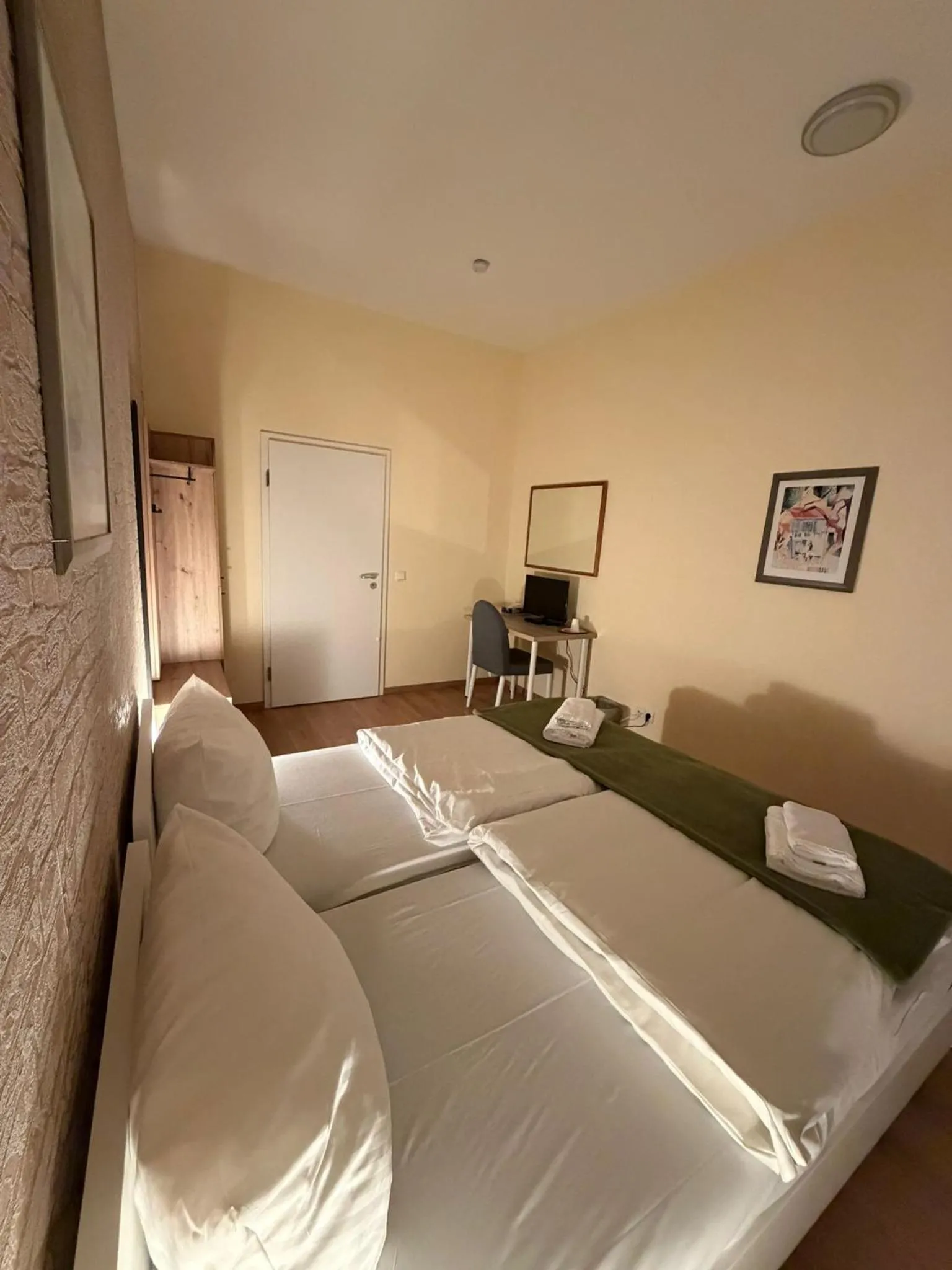 Bed in Hotel Deutscher Hof