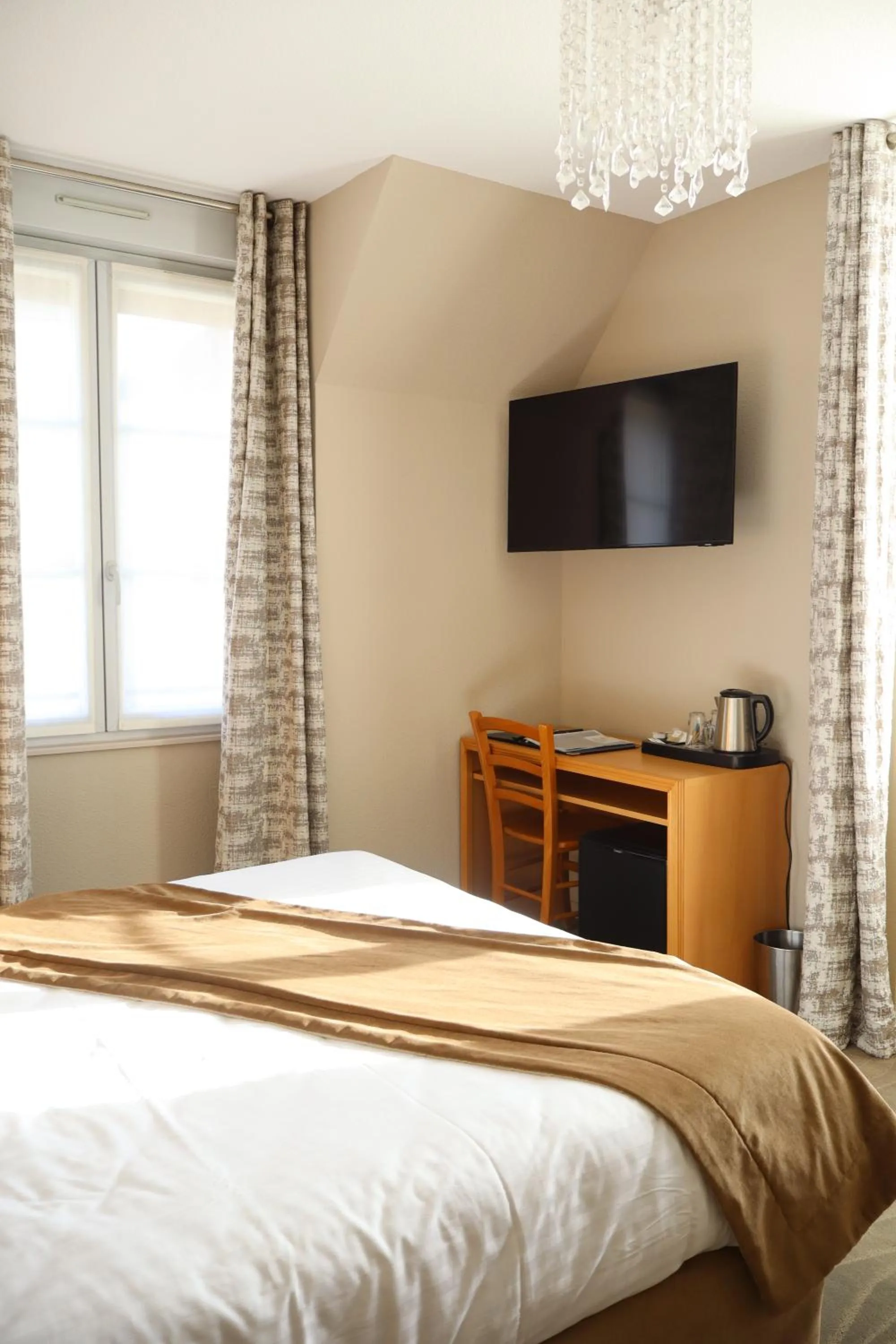 Bed in Hôtel Le Vouglans - Restaurant La Valouse