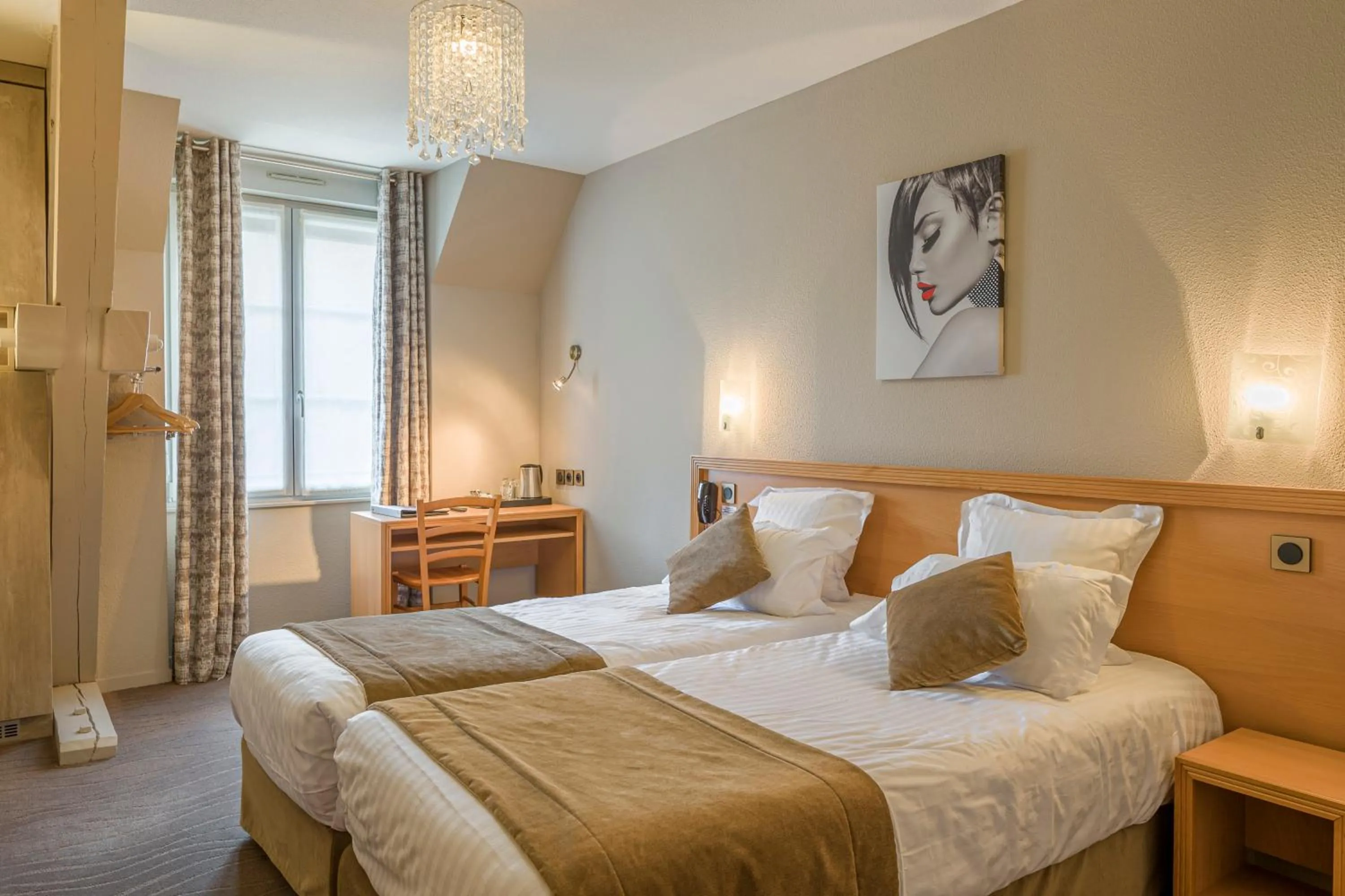 Bed in Hôtel Le Vouglans - Restaurant La Valouse