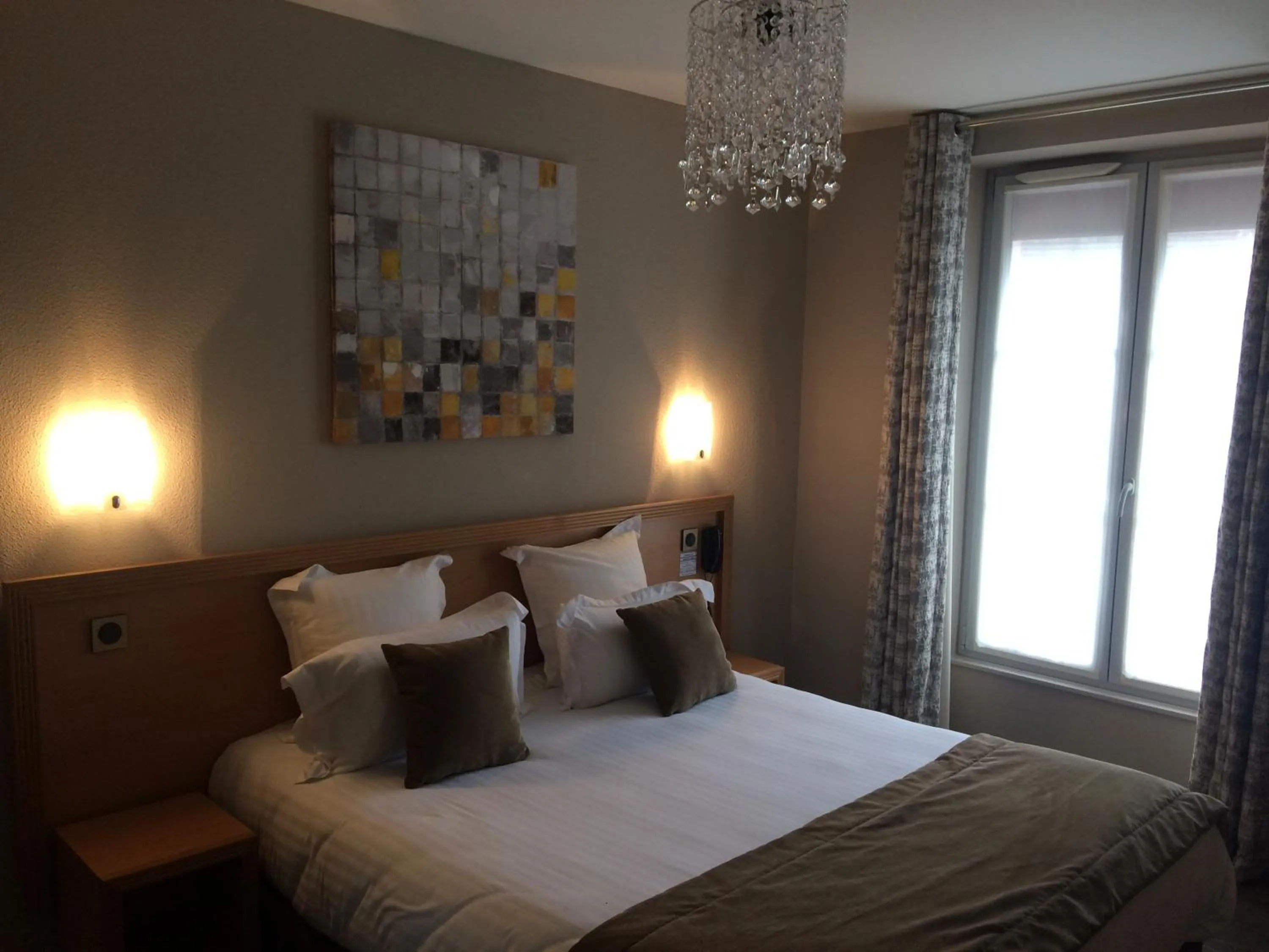 Bed in Hôtel Le Vouglans - Restaurant La Valouse