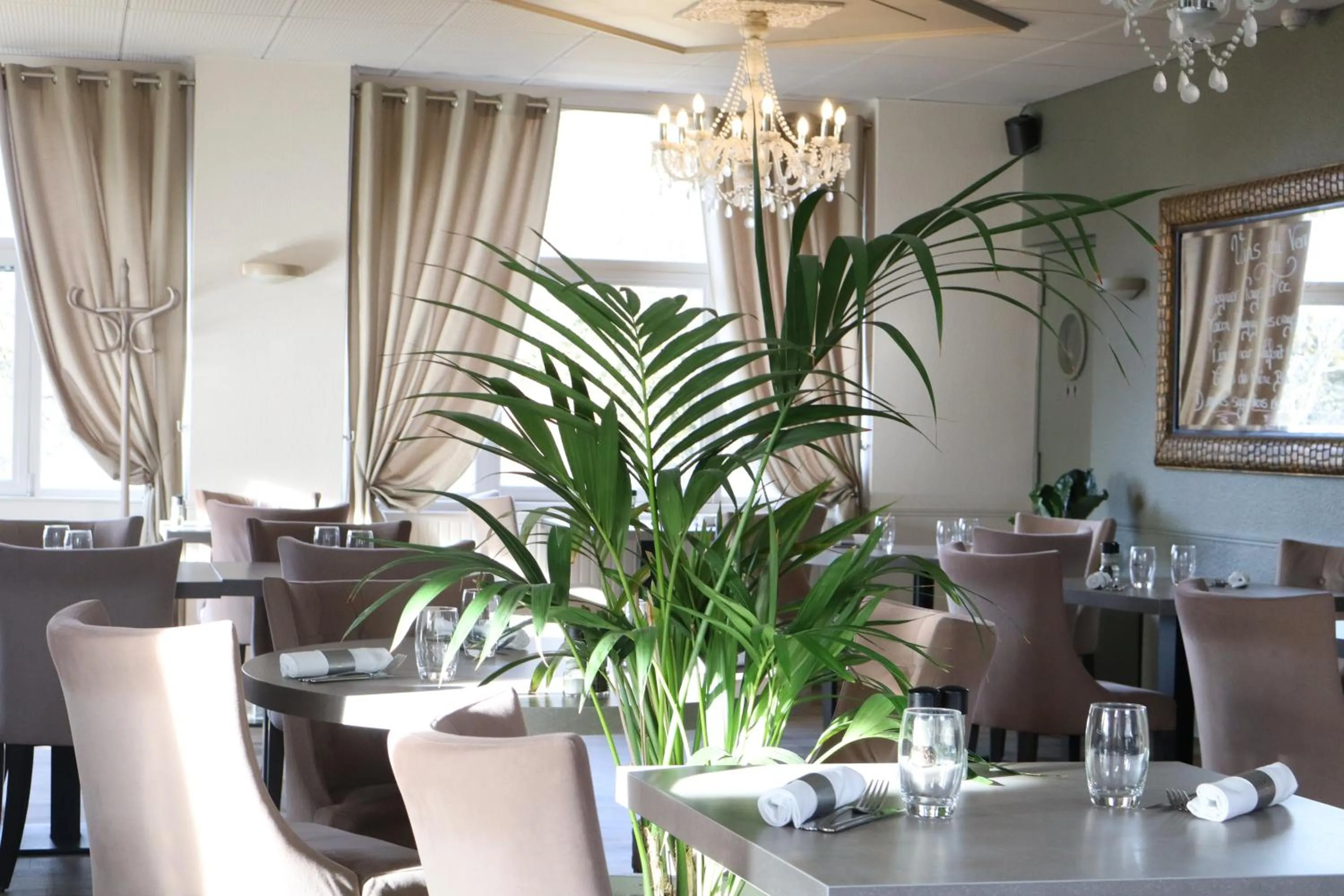 Restaurant/places to eat in Hôtel Le Vouglans - Restaurant La Valouse